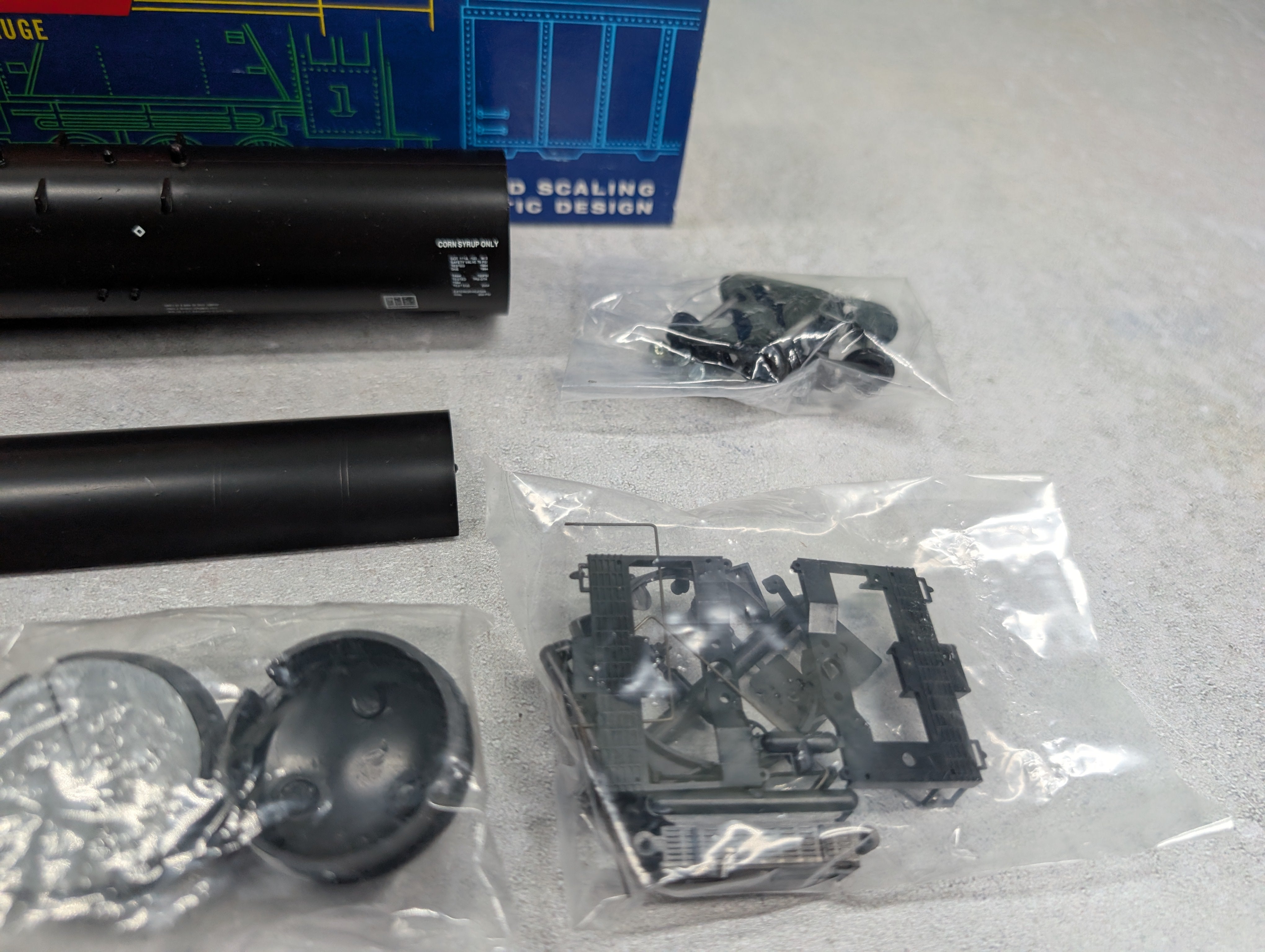 USED Roundhouse 3248 HO Scale 50' Tank Car ADM ADMX #15850 KIT