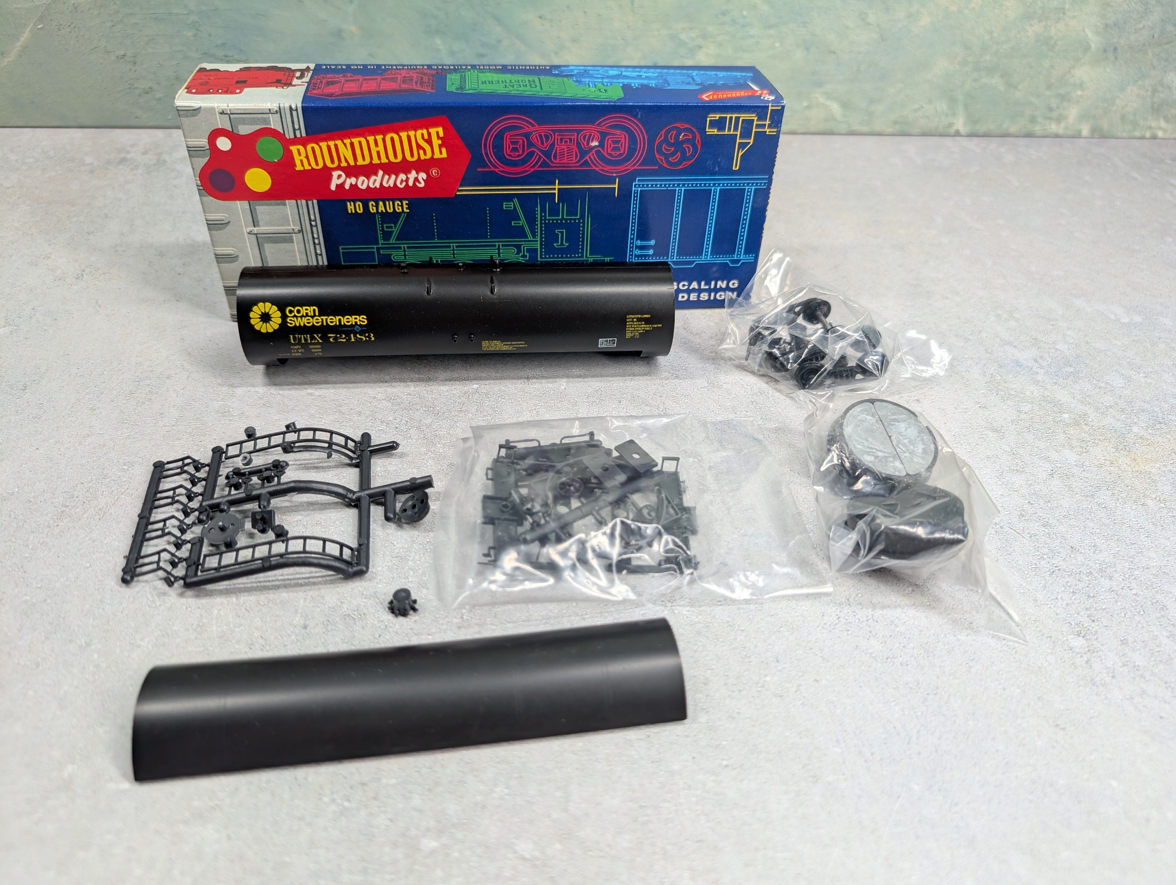 USED Roundhouse 3249 HO Scale 50' Tank Car ADM UTLX #72483 Corn Sweeteners KIT