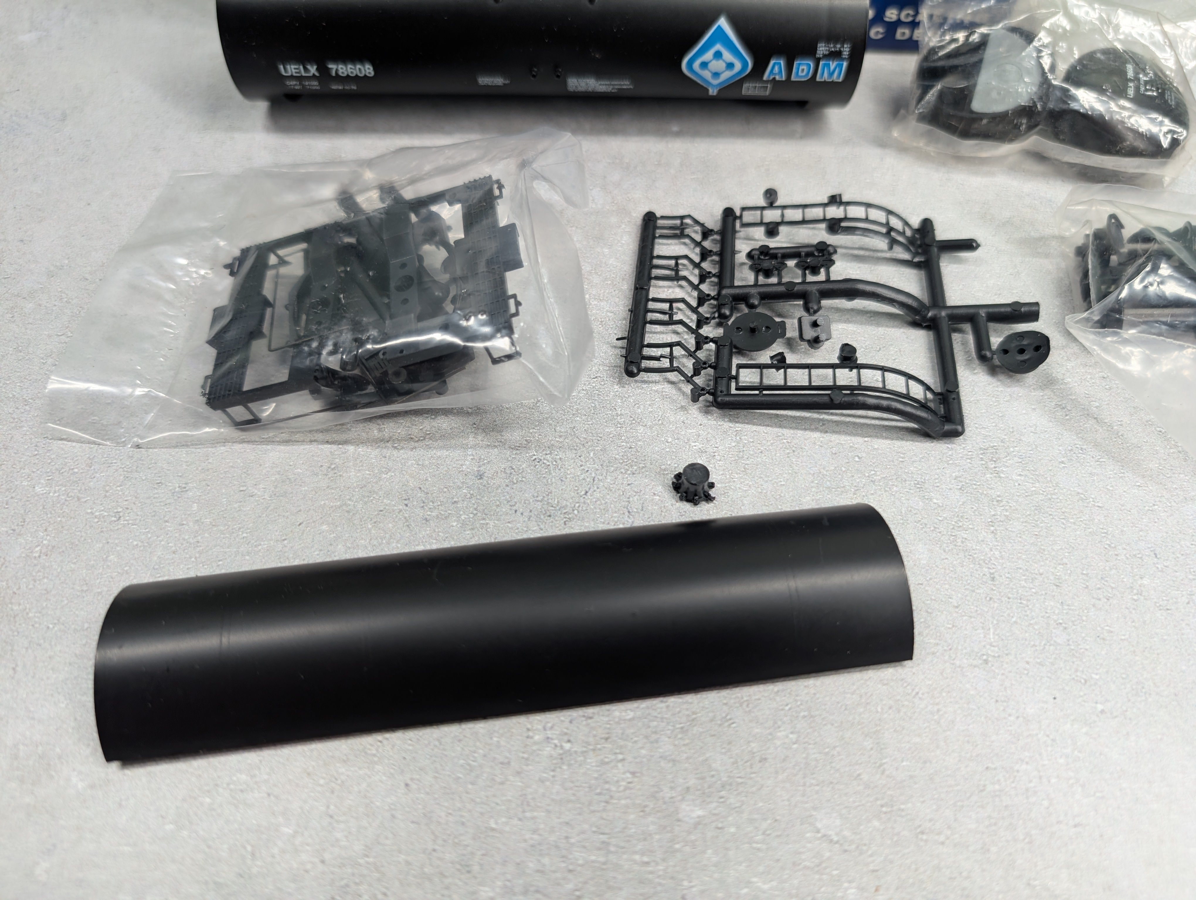 USED Roundhouse 3250 HO Scale 50' Tank Car ADM UELX #78608 KIT