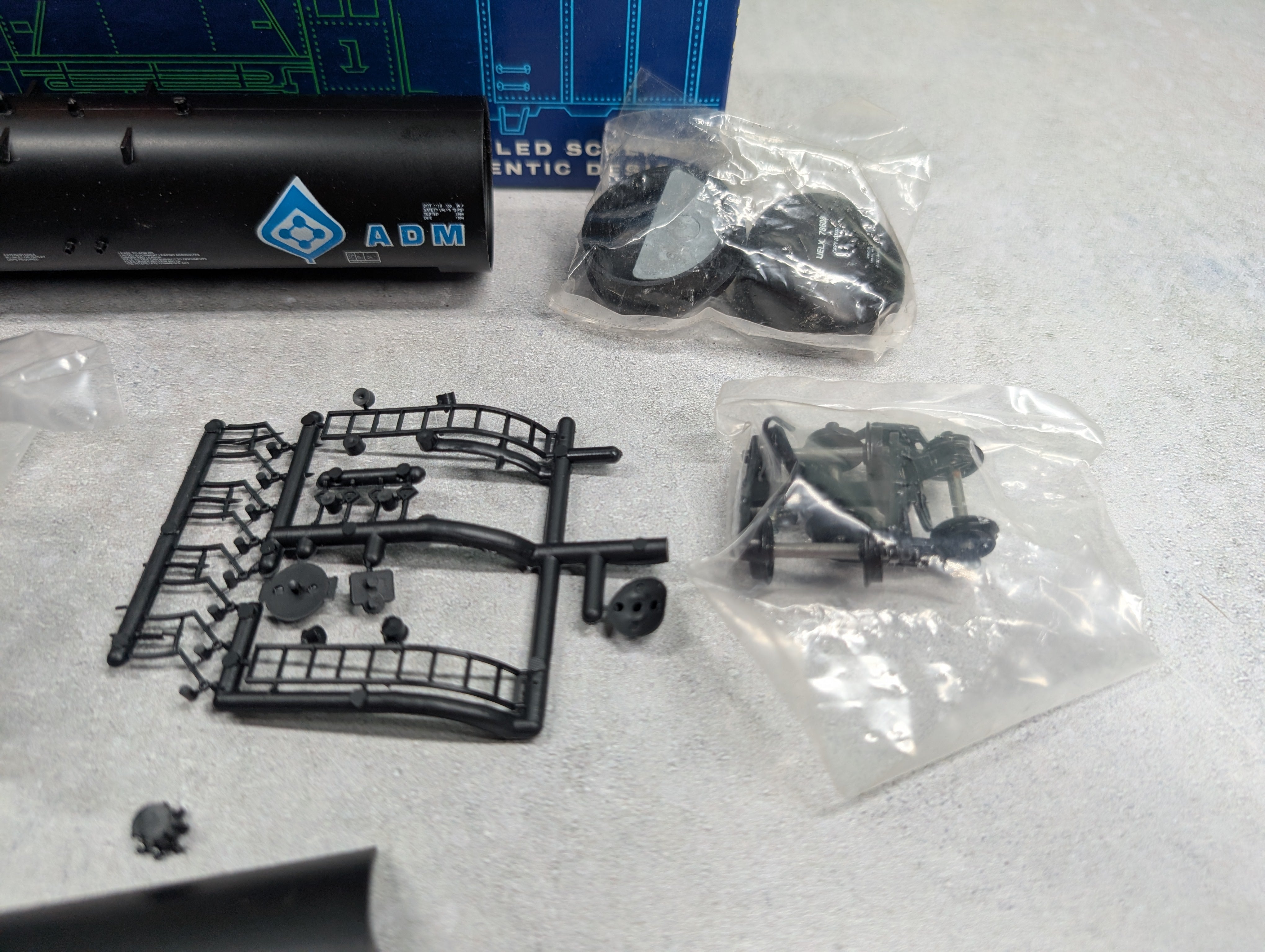 USED Roundhouse 3250 HO Scale 50' Tank Car ADM UELX #78608 KIT