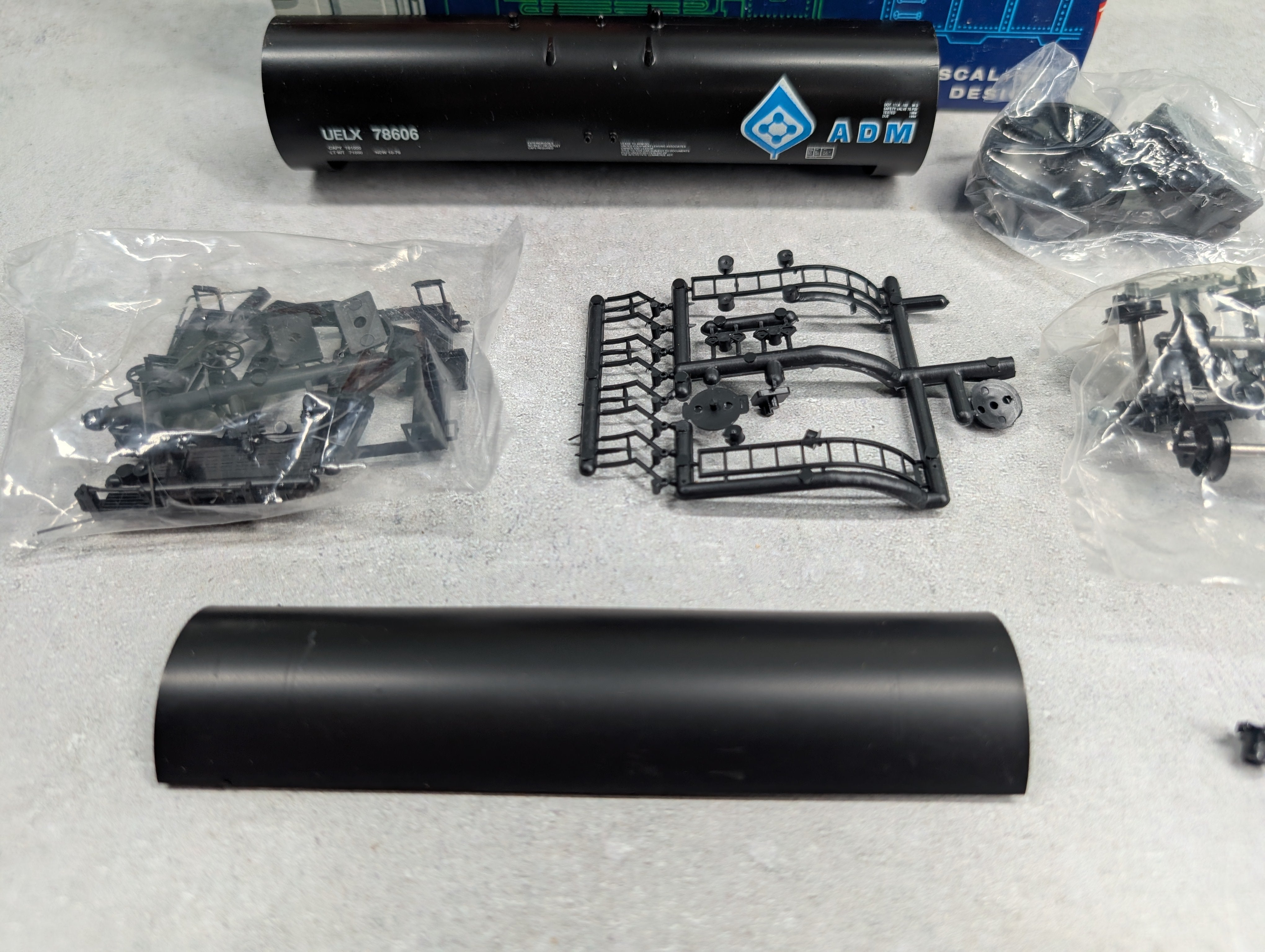 USED Roundhouse 3250 HO Scale 50' Tank Car ADM UELX #78606 KIT