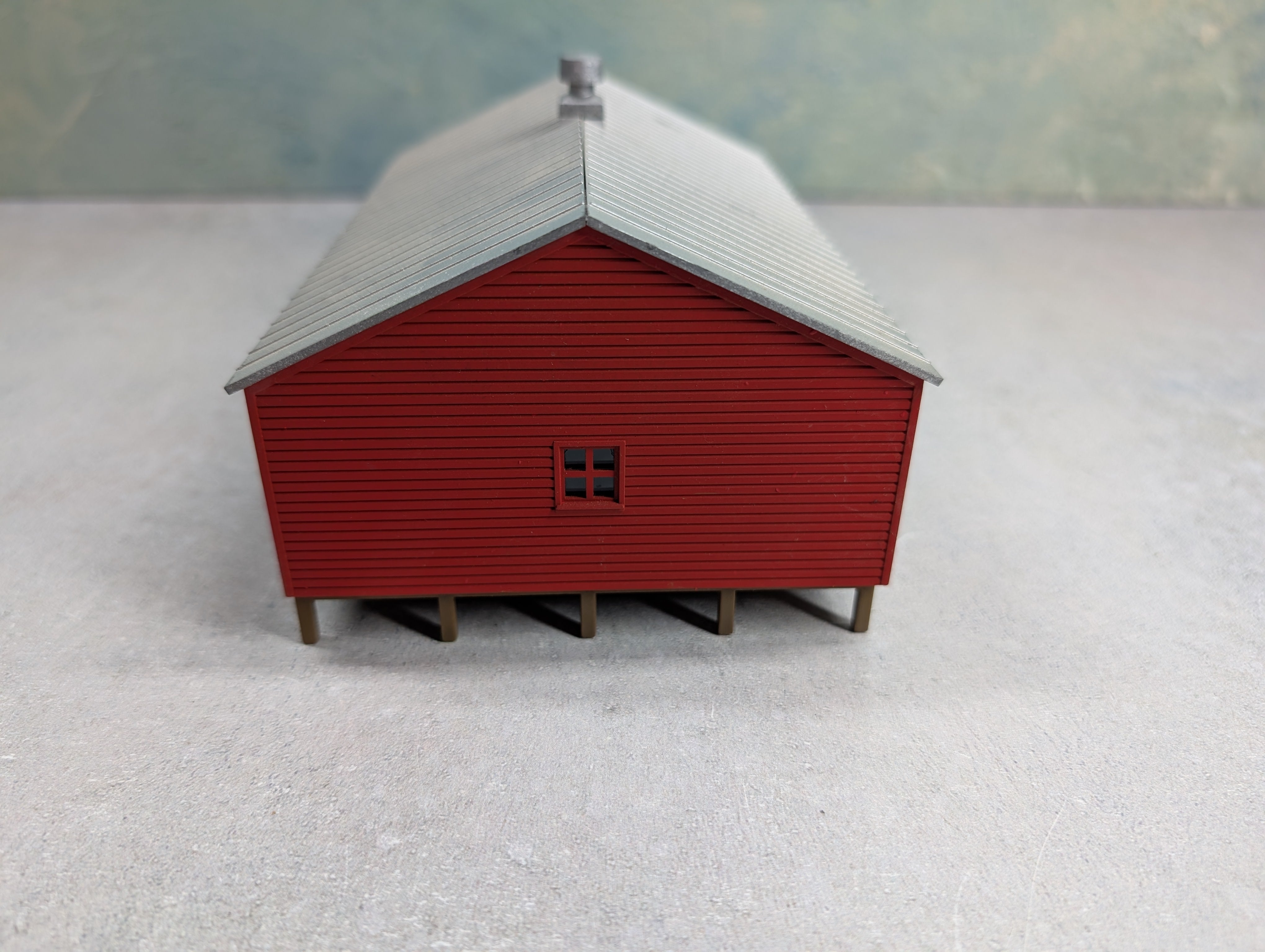 USED HO Scale Raised Red Barn