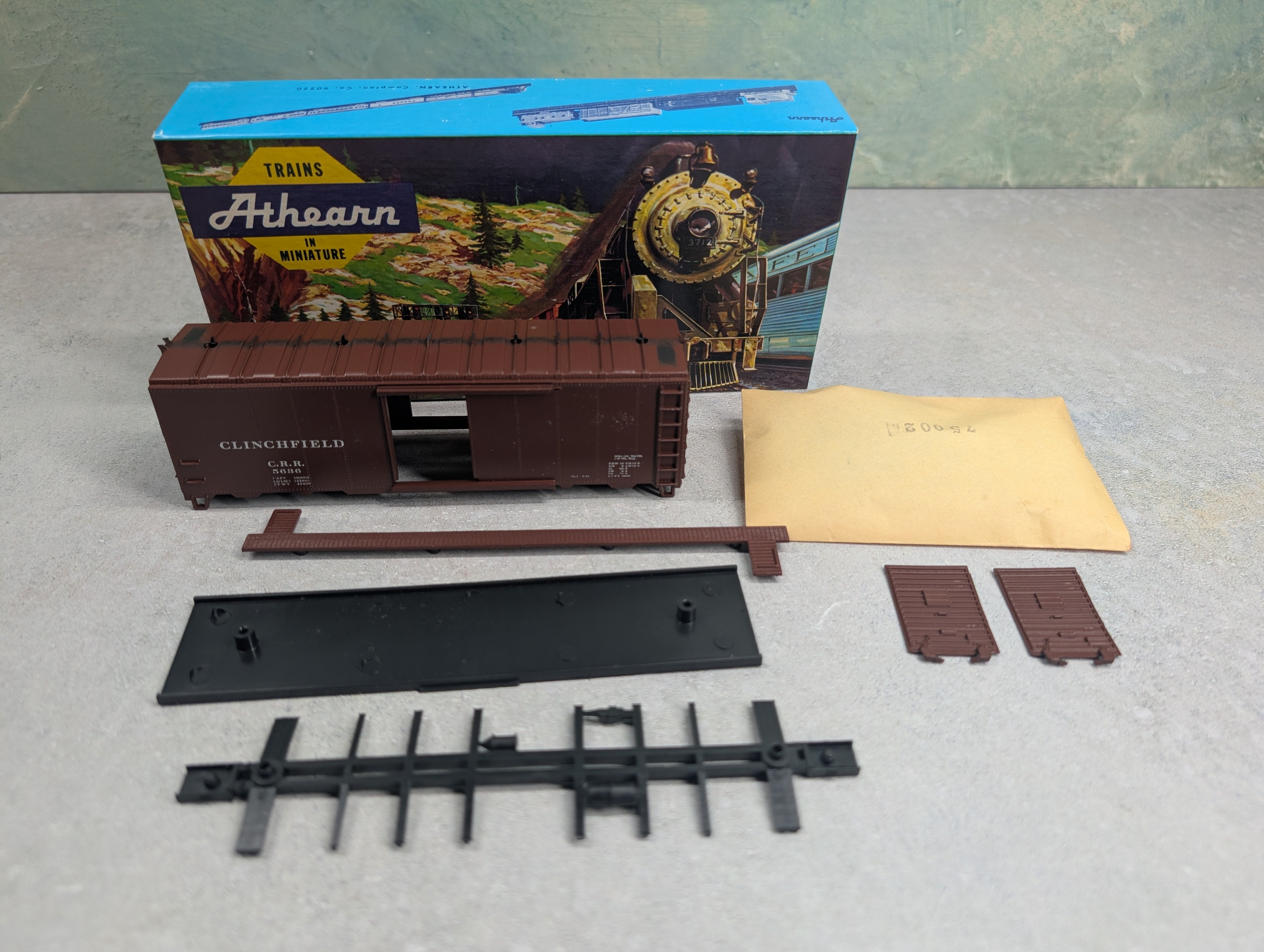 USED Athearn #1053-1 HO Scale 40' Box Car Clinchfield CRR #5636 Bev-Bel KIT