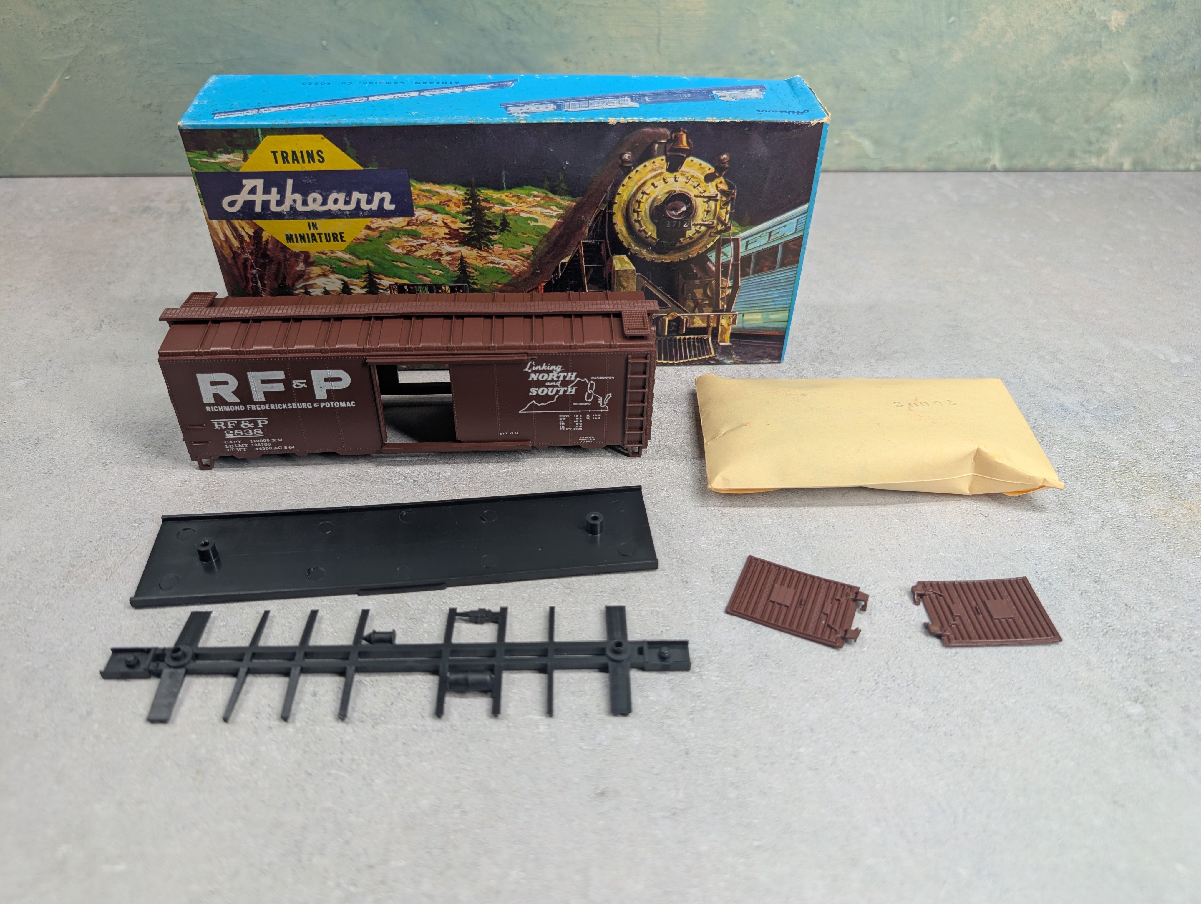 USED Athearn #1164 HO Scale 40' Box Car Richmond Fredericksburg & Potomac RF&P #2838 Bev-Bel KIT