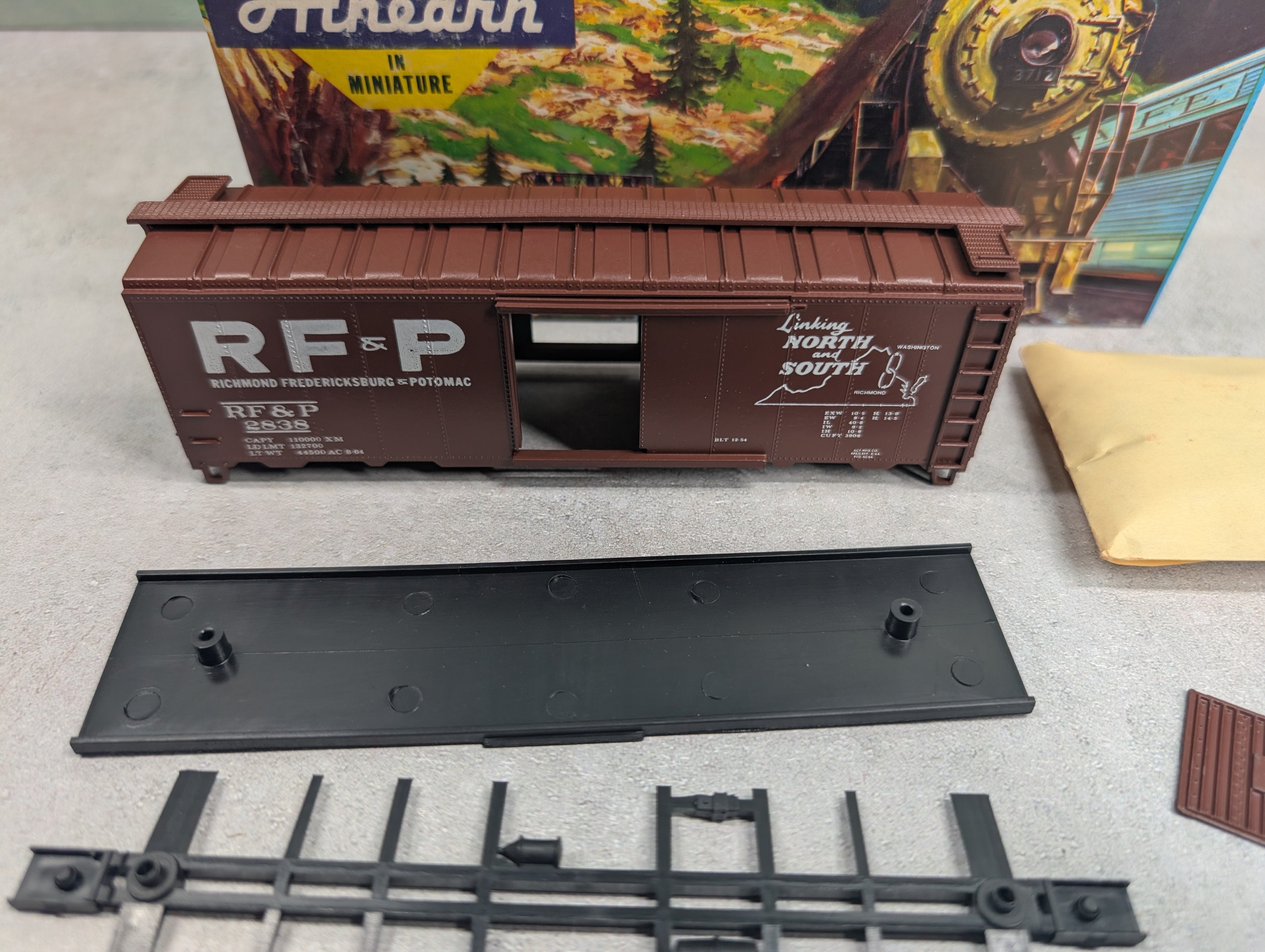 USED Athearn #1164 HO Scale 40' Box Car Richmond Fredericksburg & Potomac RF&P #2838 Bev-Bel KIT