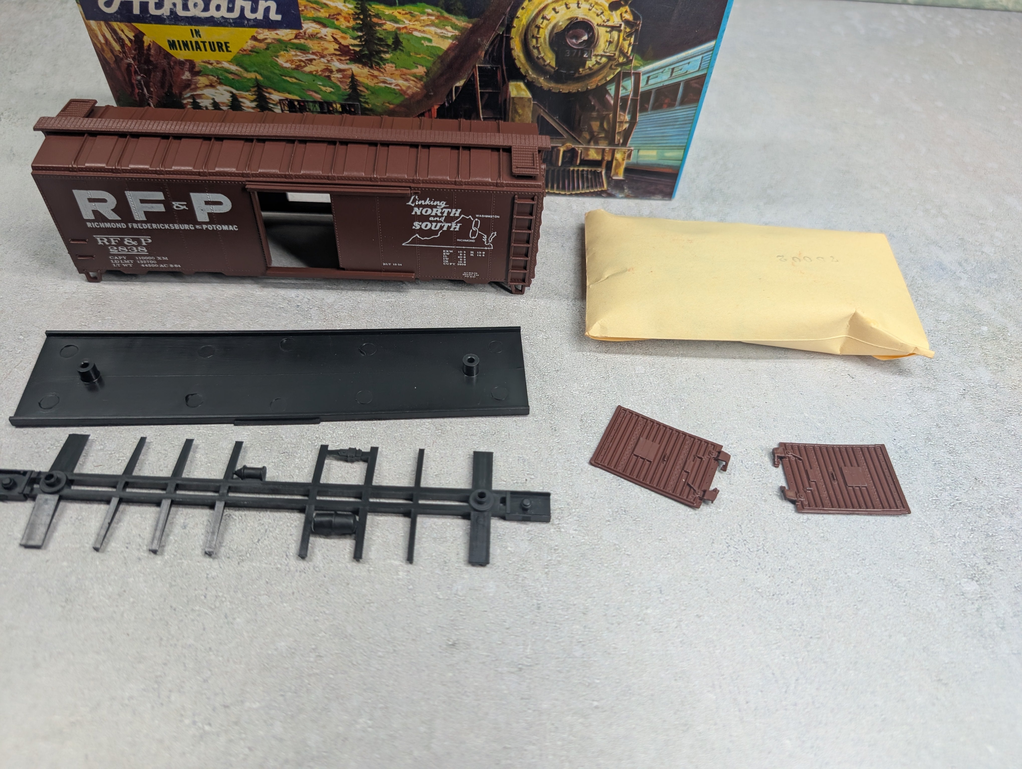 USED Athearn #1164 HO Scale 40' Box Car Richmond Fredericksburg & Potomac RF&P #2838 Bev-Bel KIT