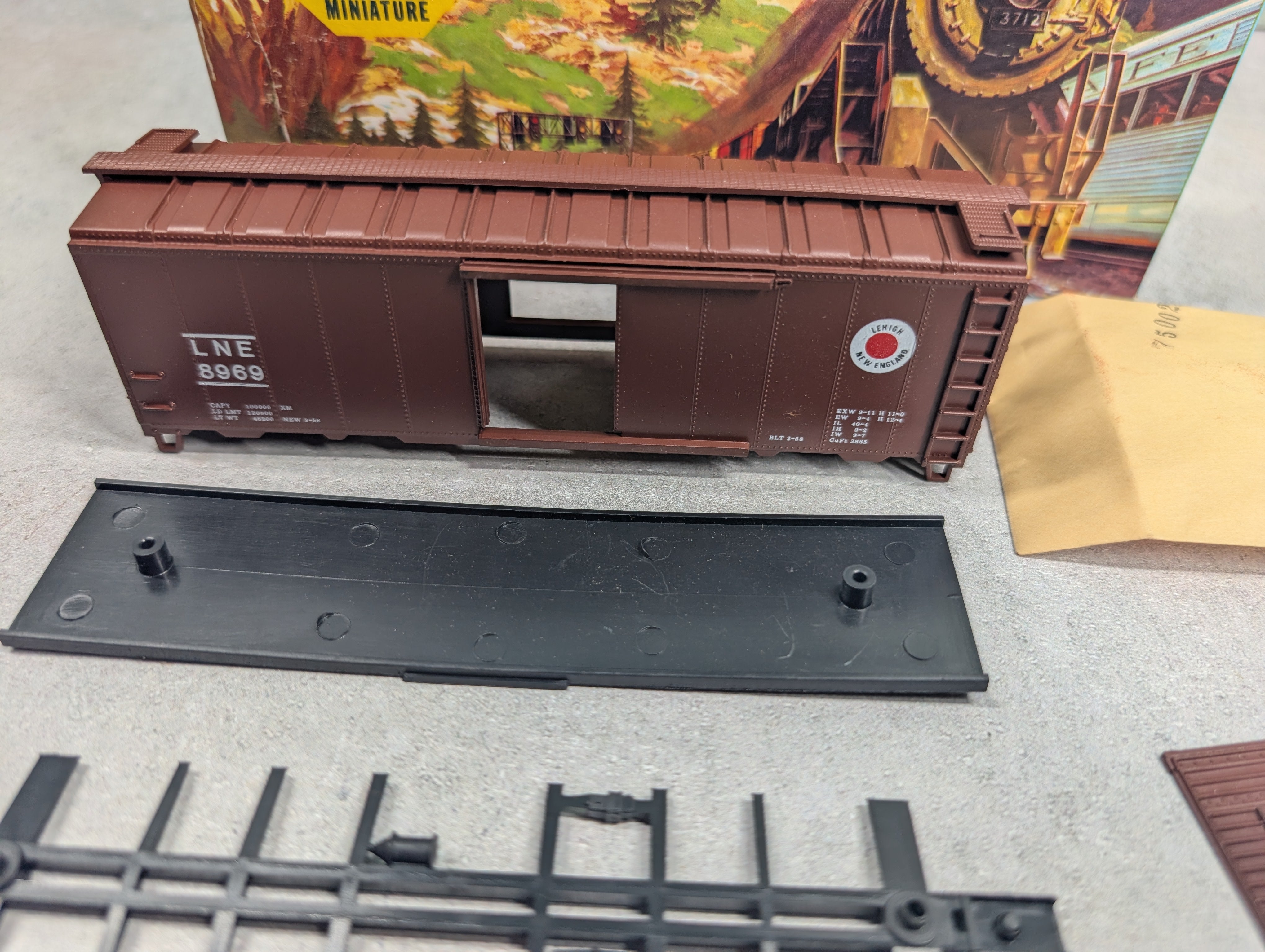 USED Athearn #279-1 HO Scale 40' Box Car Lehigh & New England LNE #8969 Bev-Bel KIT