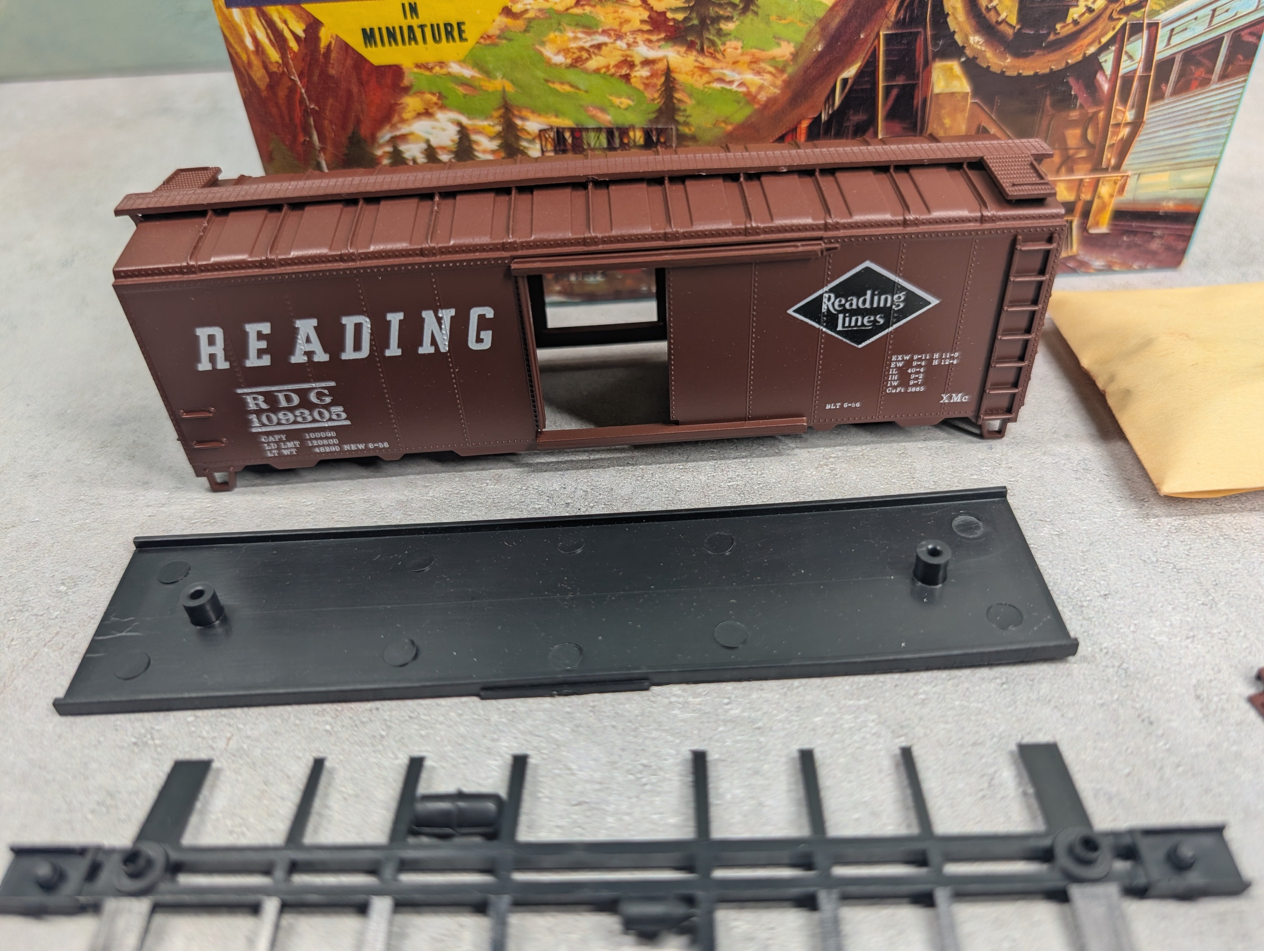 USED Athearn #295-1 HO Scale 40' Box Car Reading RDG #109305 Bev-Bel KIT