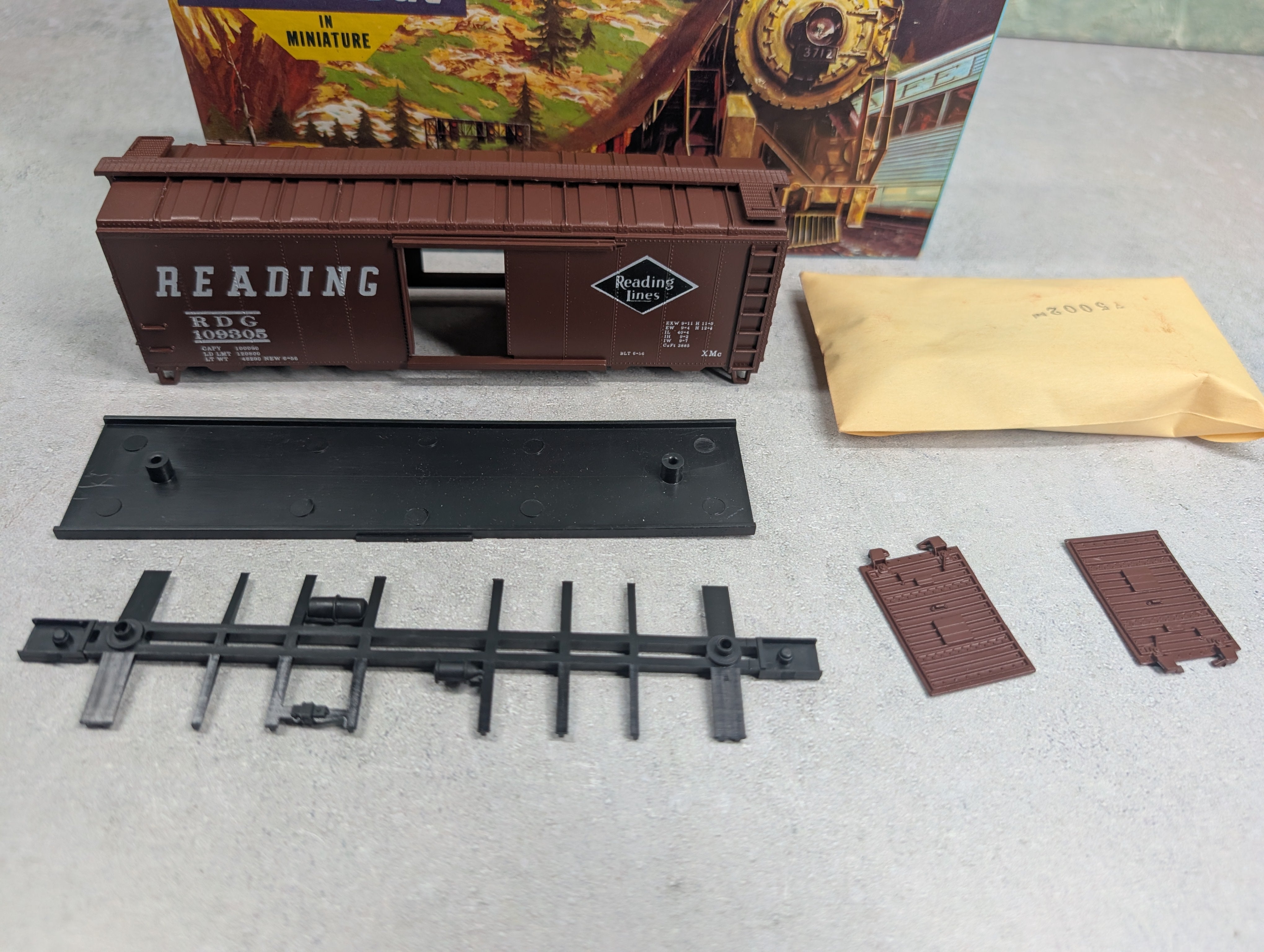 USED Athearn #295-1 HO Scale 40' Box Car Reading RDG #109305 Bev-Bel KIT