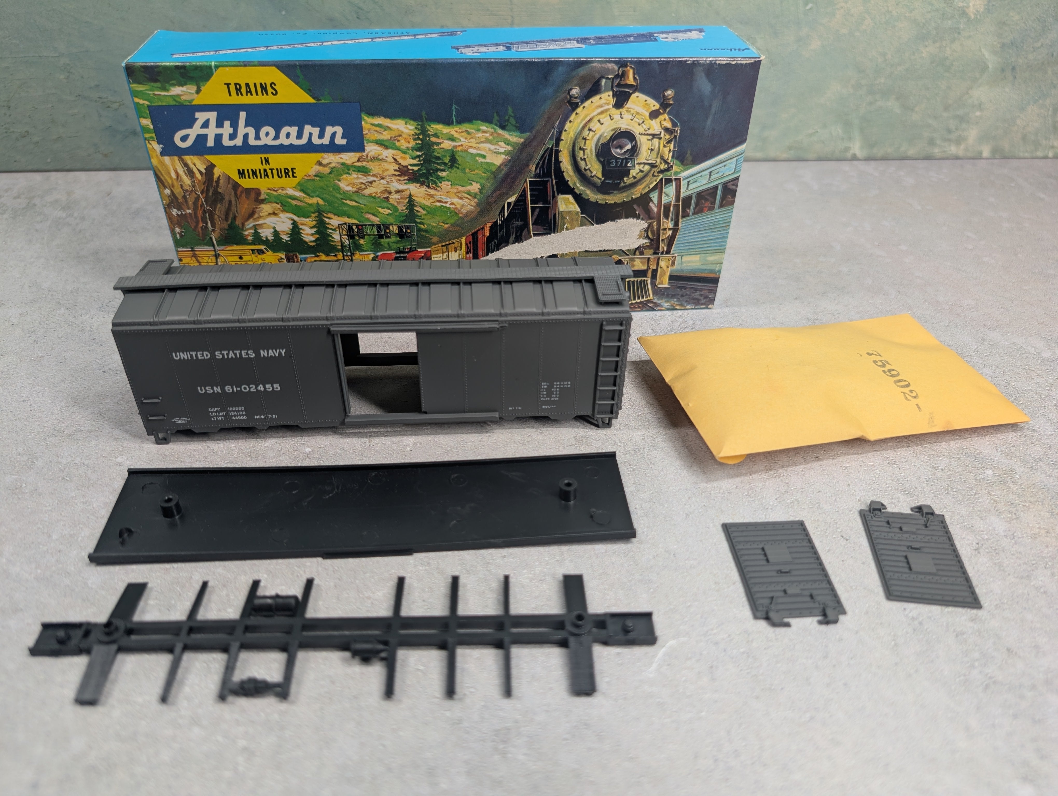 USED Athearn #2315 HO Scale 40' Box Car United States Navy USN #61-02455 Bev-Bel KIT