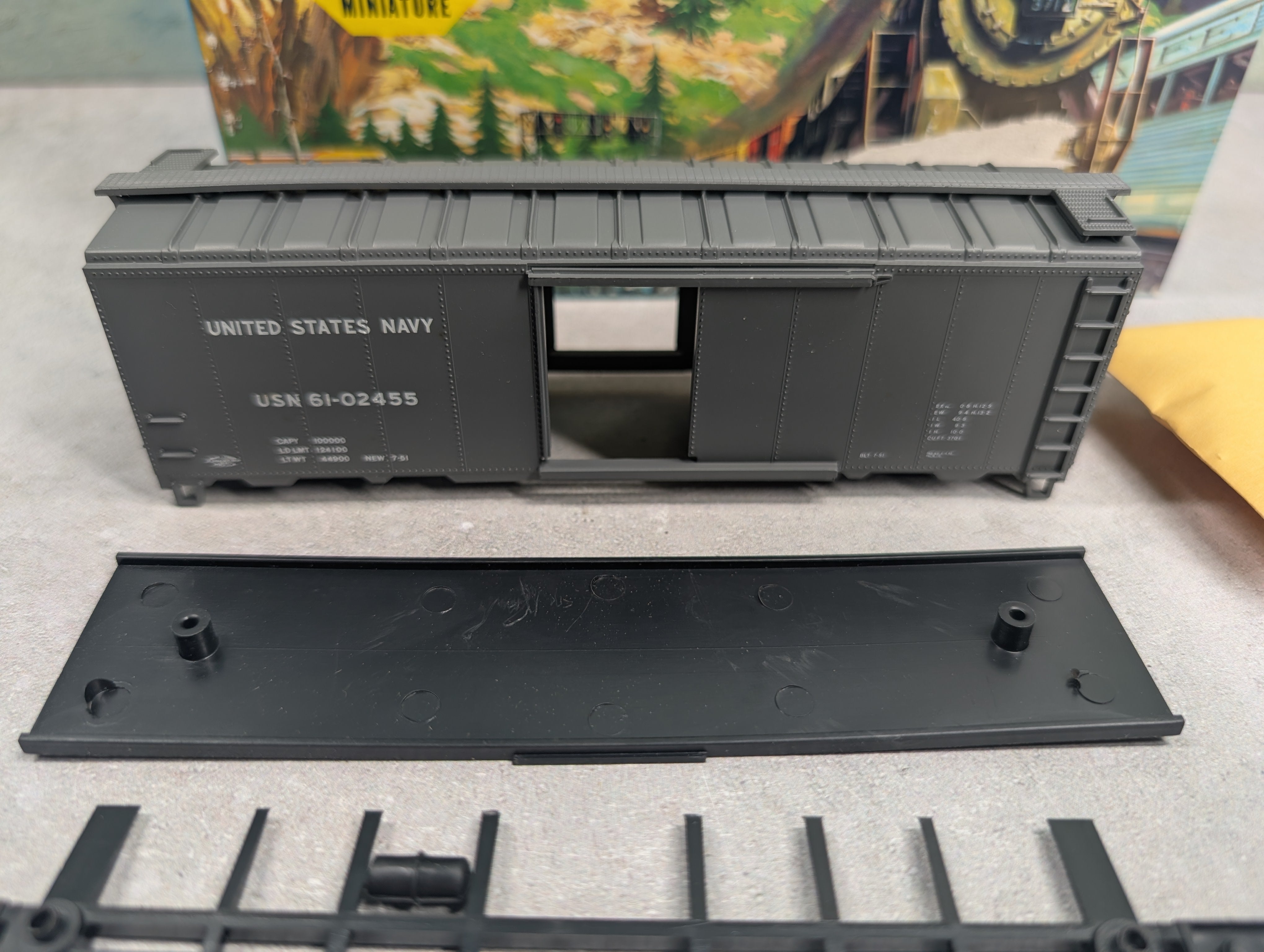 USED Athearn #2315 HO Scale 40' Box Car United States Navy USN #61-02455 Bev-Bel KIT
