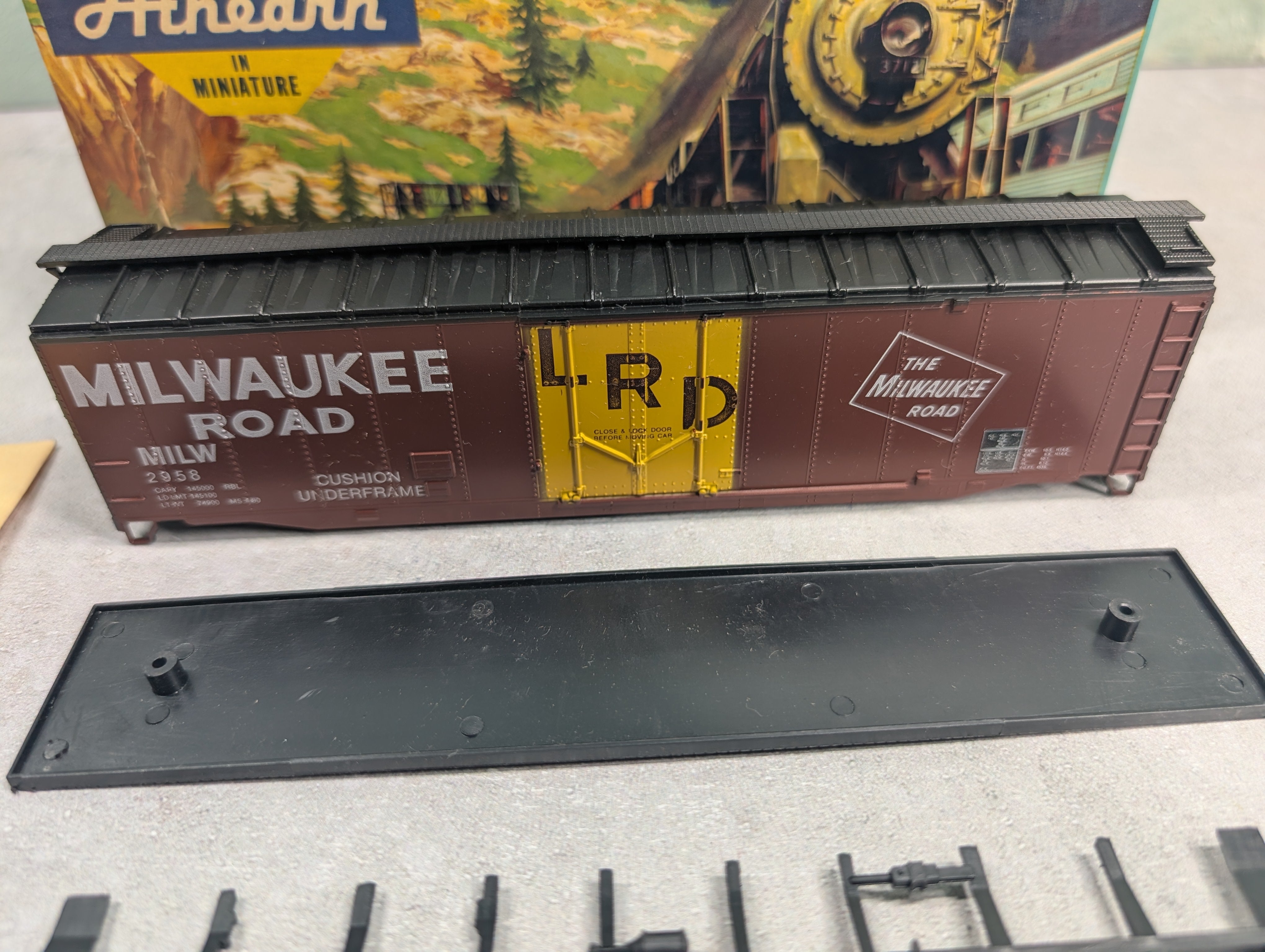 USED Athearn HO Scale 50' PD Box Car Milwaukee Road MILW #2958 BlackHawk Models KIT
