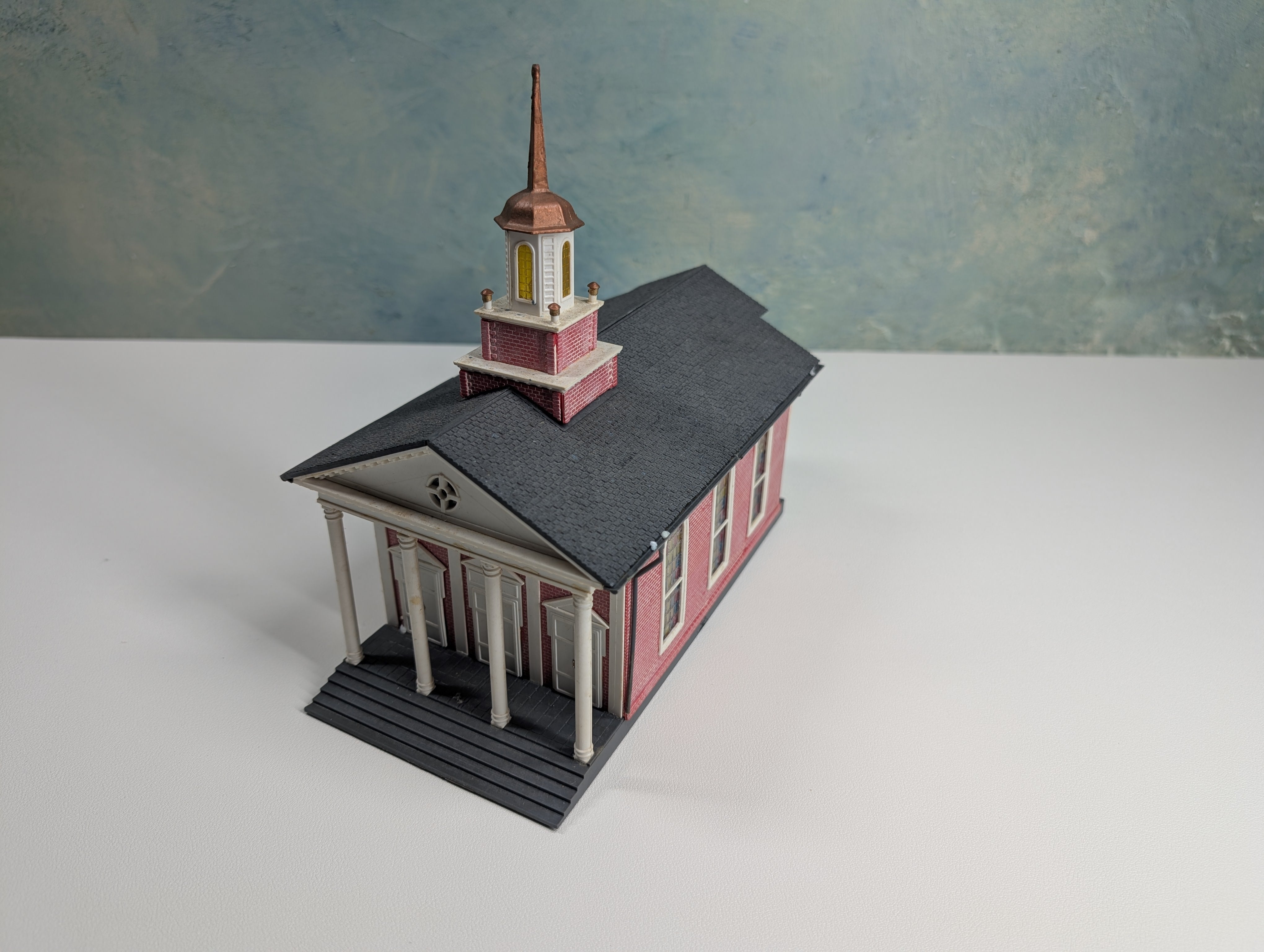 USED HO Scale Large Church, Brick Church