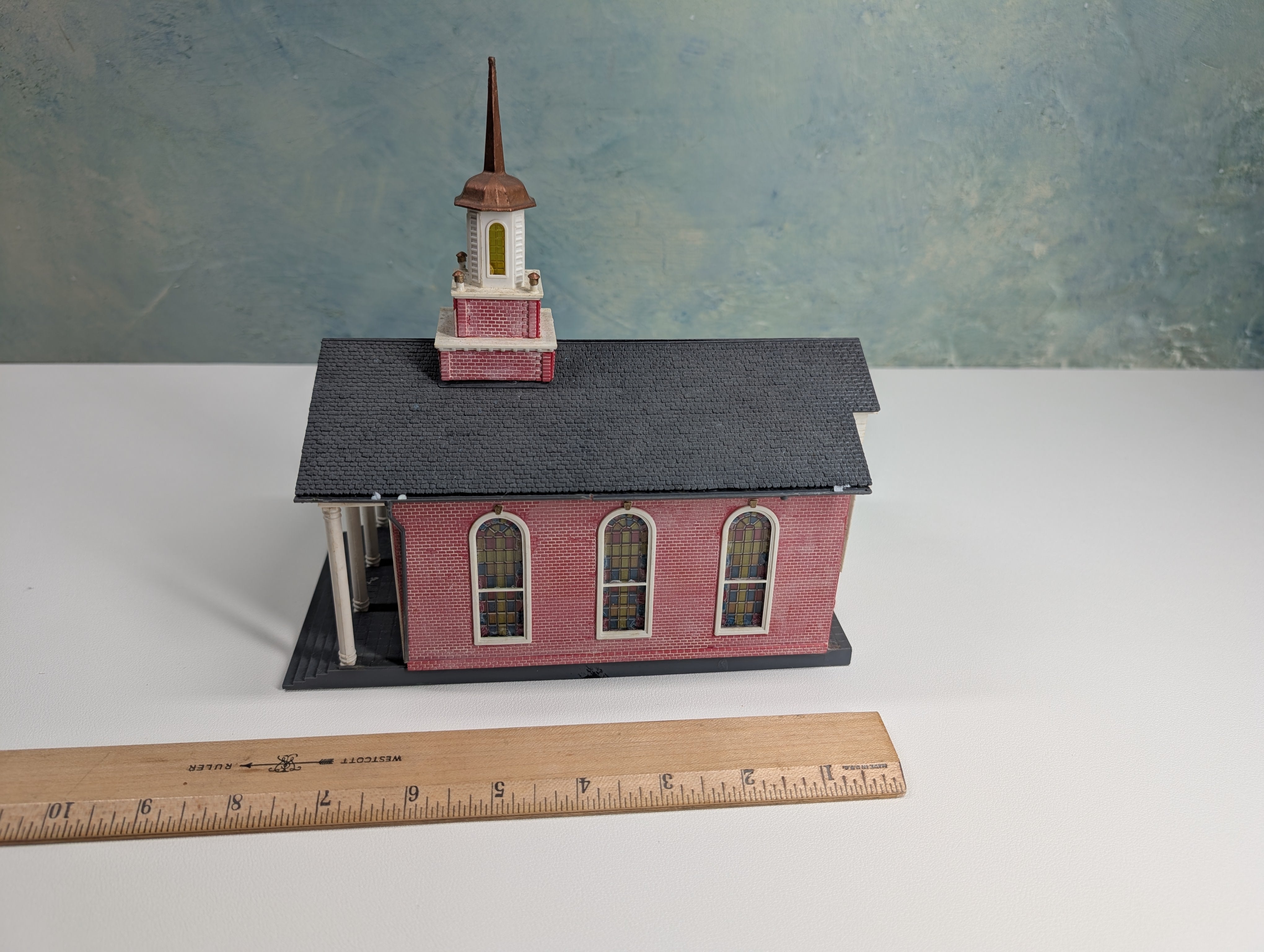 USED HO Scale Large Church, Brick Church