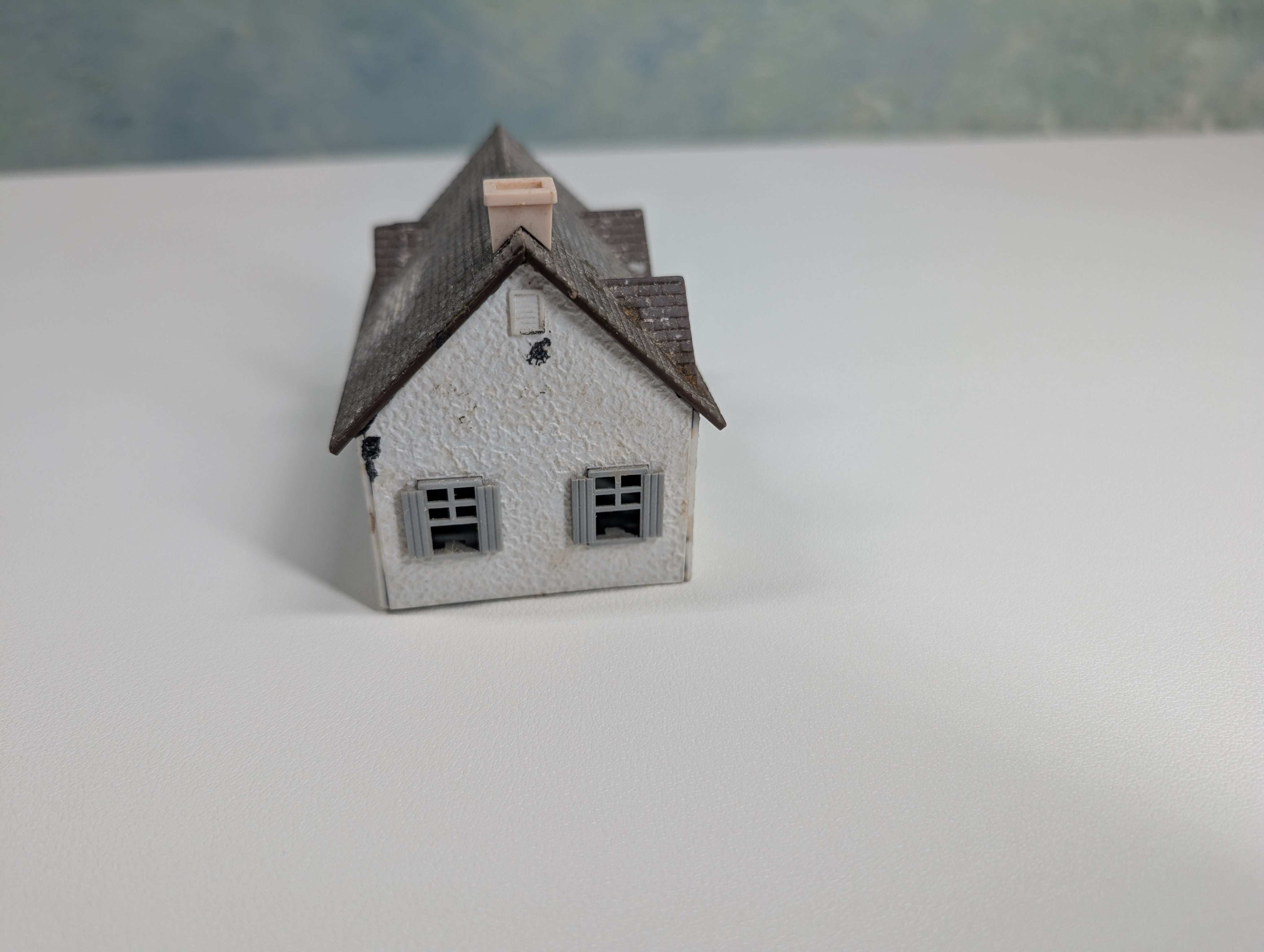 USED HO Scale Little White House