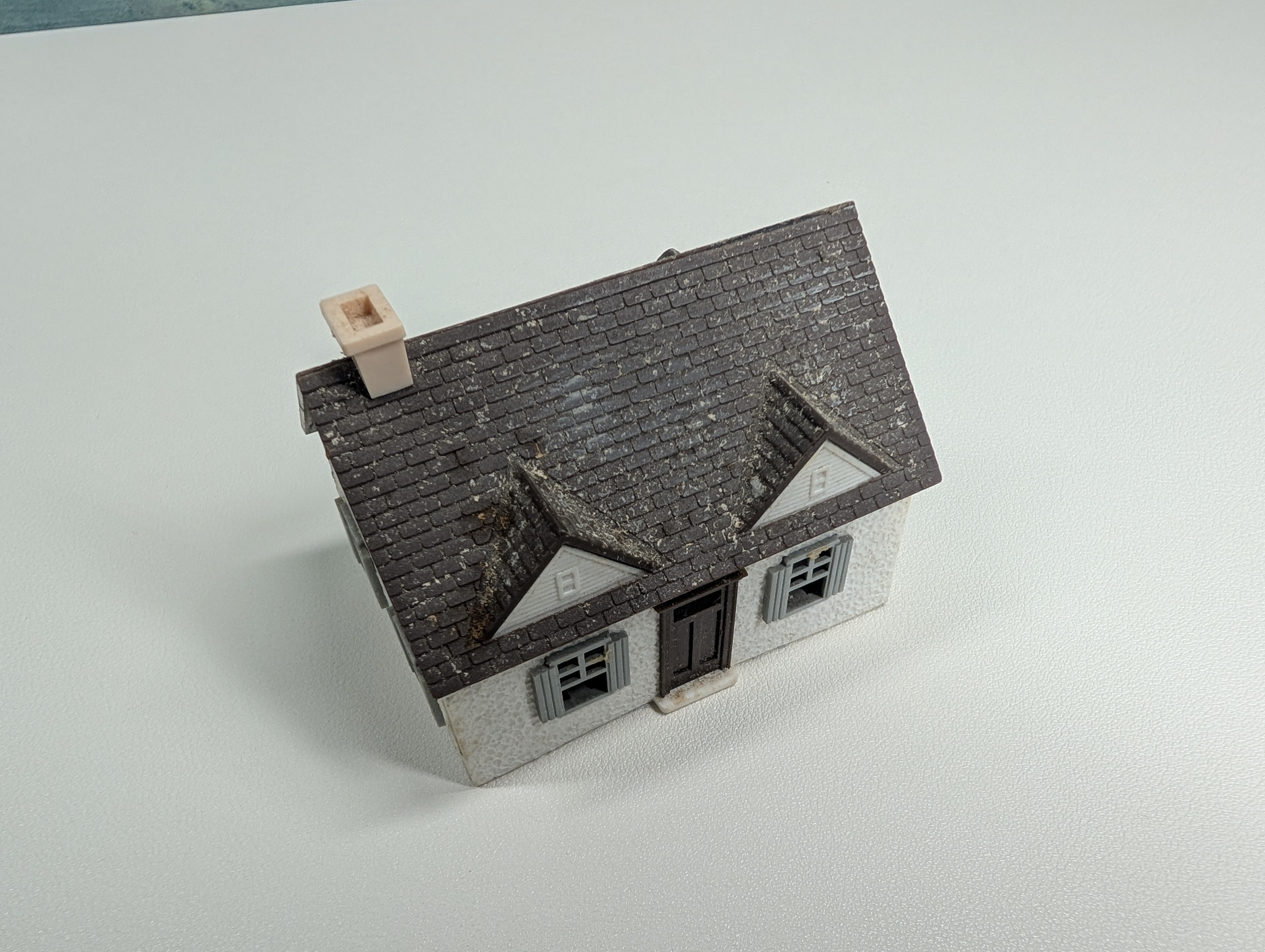 USED HO Scale Little White House