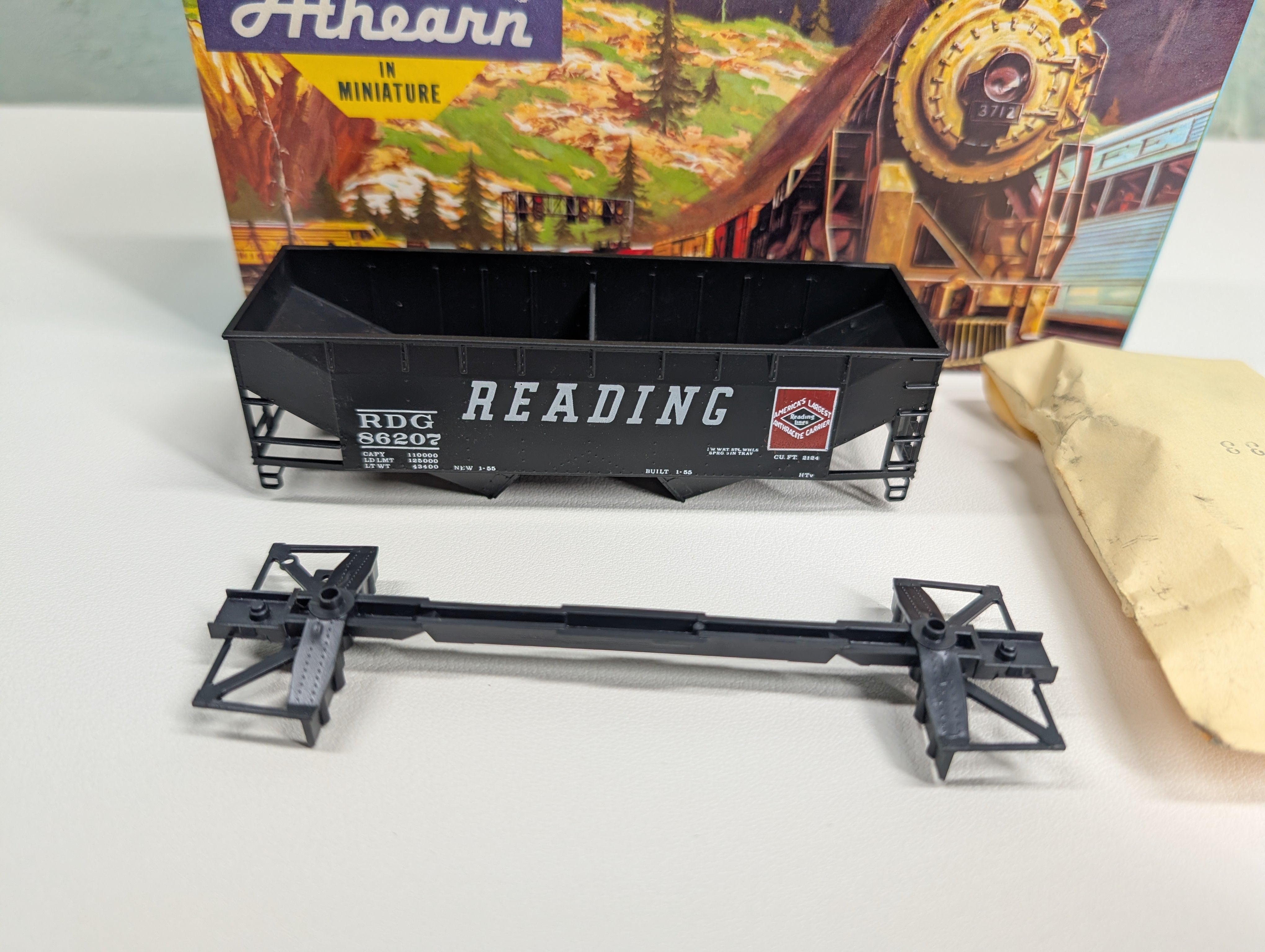 USED Athearn #1317-1 HO Scale 34' 2-Bay Flat-End Hopper Reading RDG #86207 Bev-Bel KIT