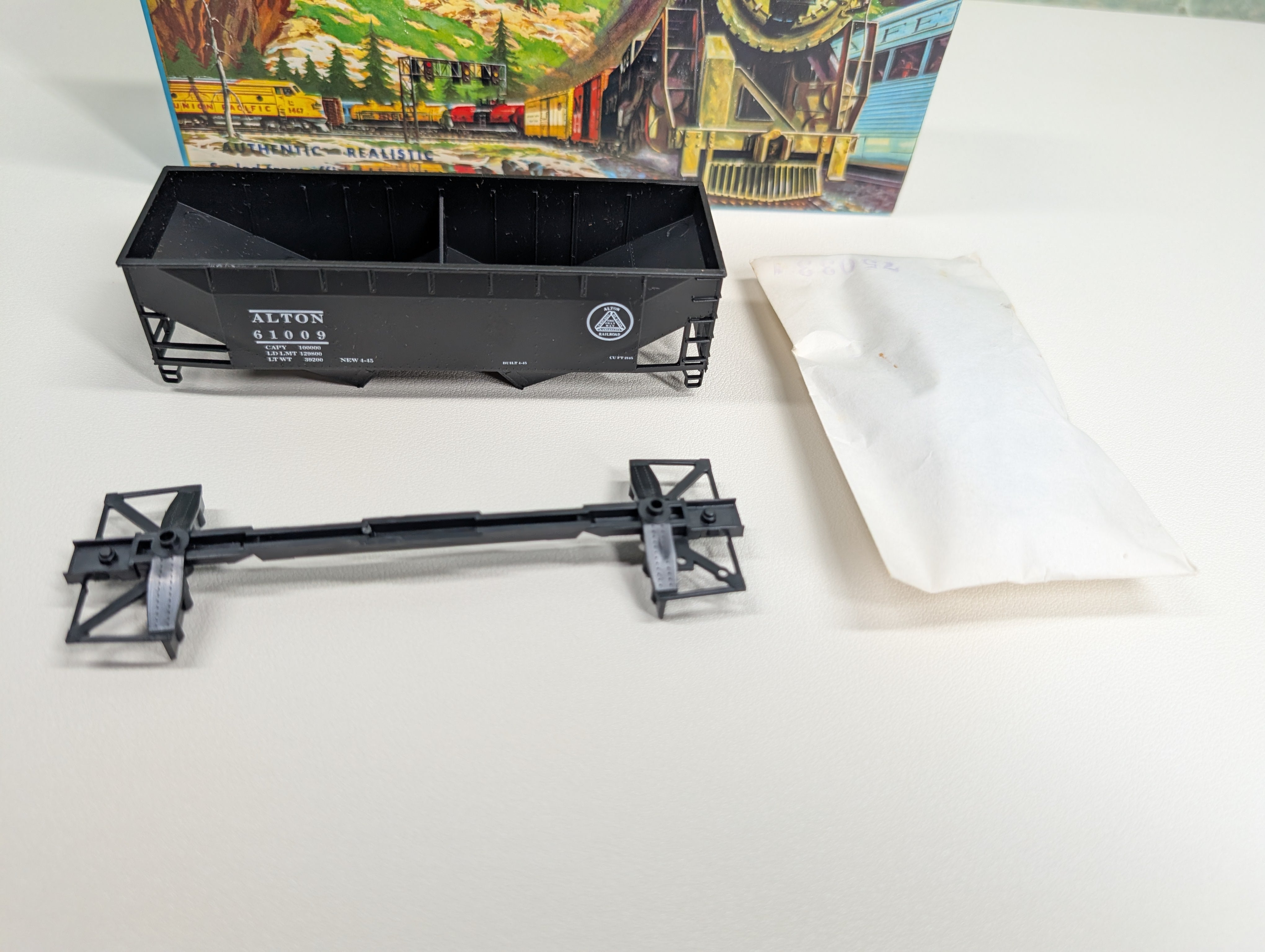 USED Athearn HO Scale 50 Ton 2-Bay Offset-Side Hopper Alton #61009 End Cab Models