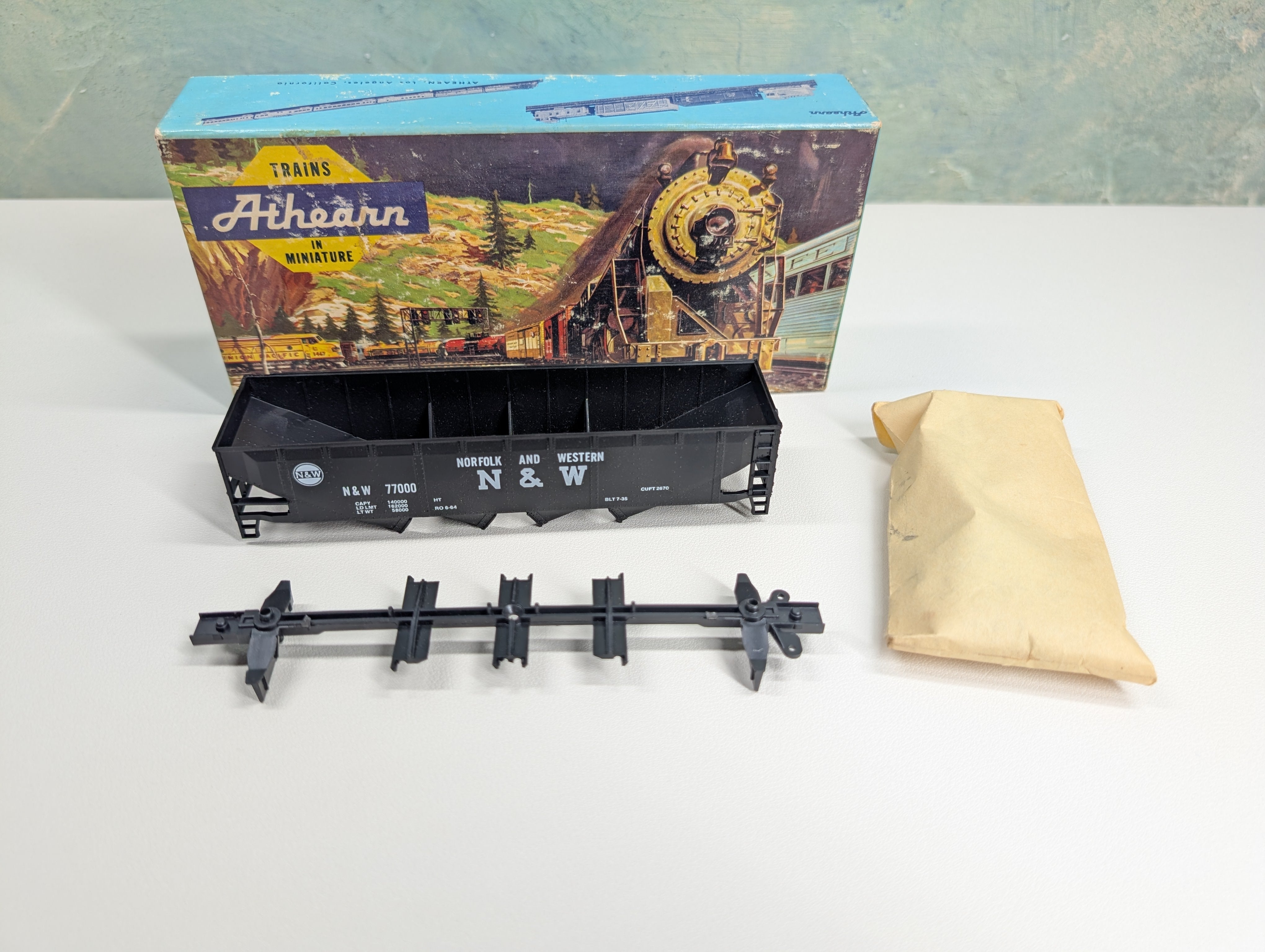 USED Athearn #473 HO Scale Operating Quad Hopper Norfolk & Western N&W #77000 Bev-Bel