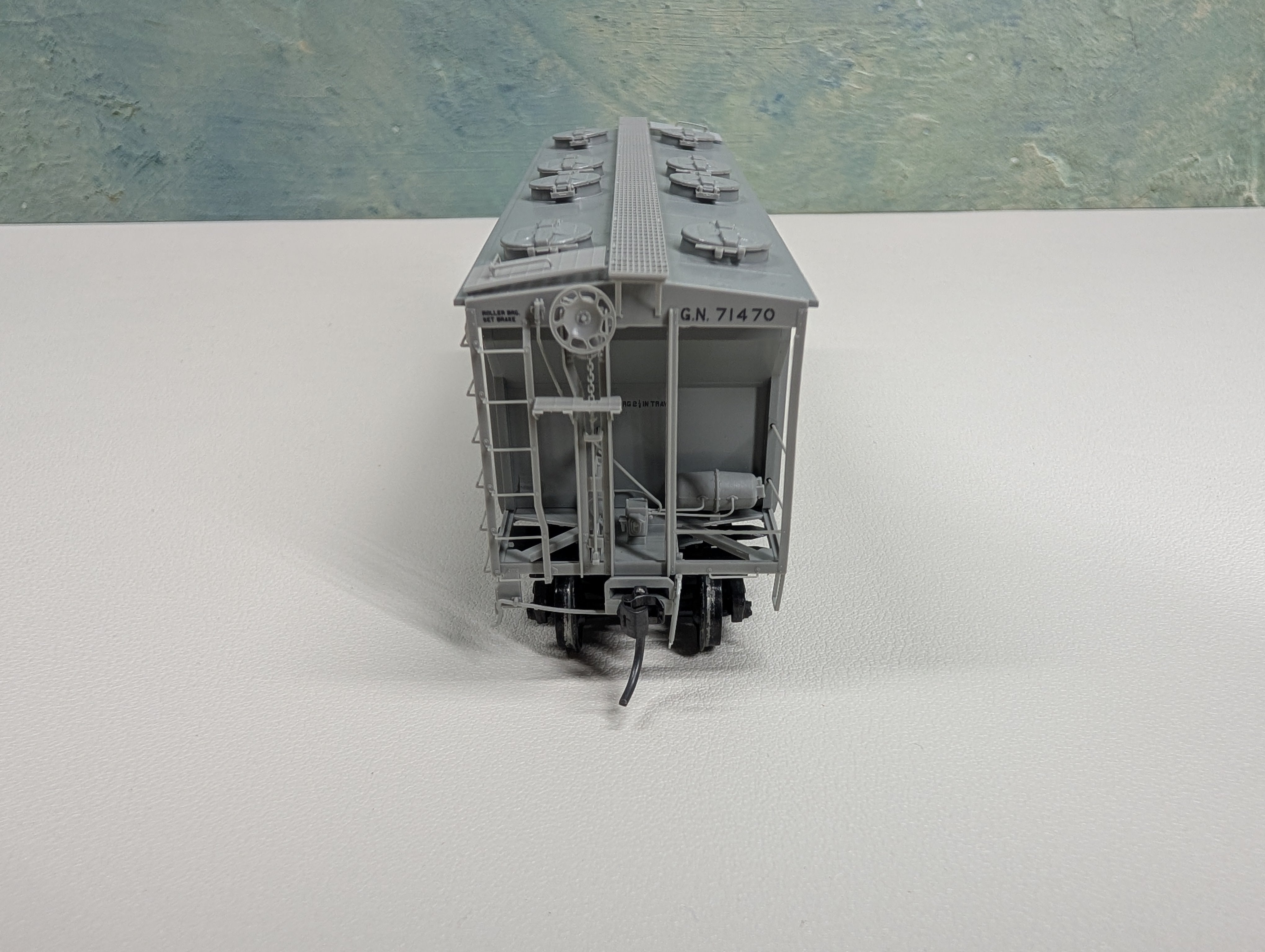 USED Kadee 8013 HO Scale 2-Bay PS-2 Covered Hopper Great Northern GN #71470