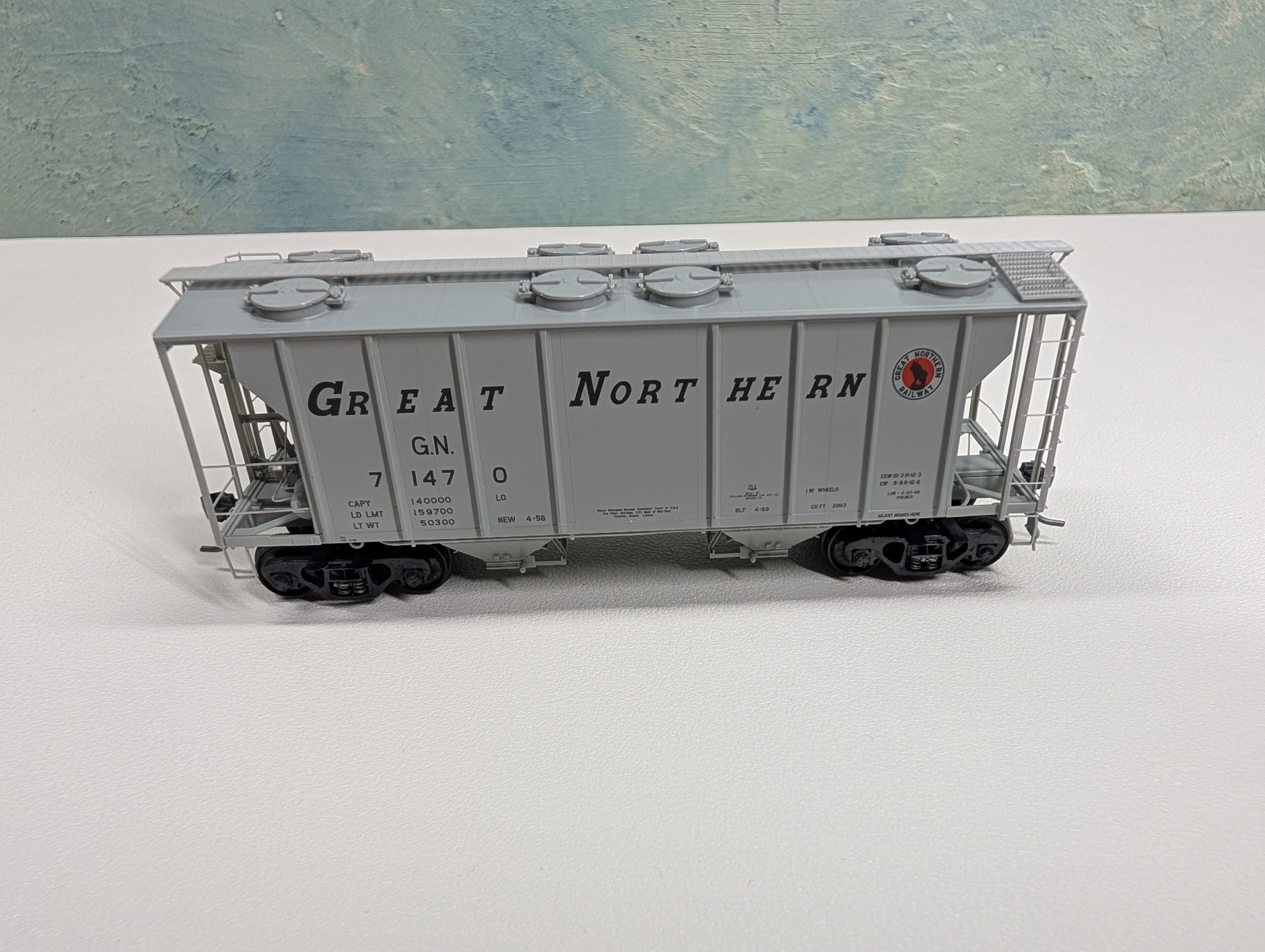 USED Kadee 8013 HO Scale 2-Bay PS-2 Covered Hopper Great Northern GN #71470