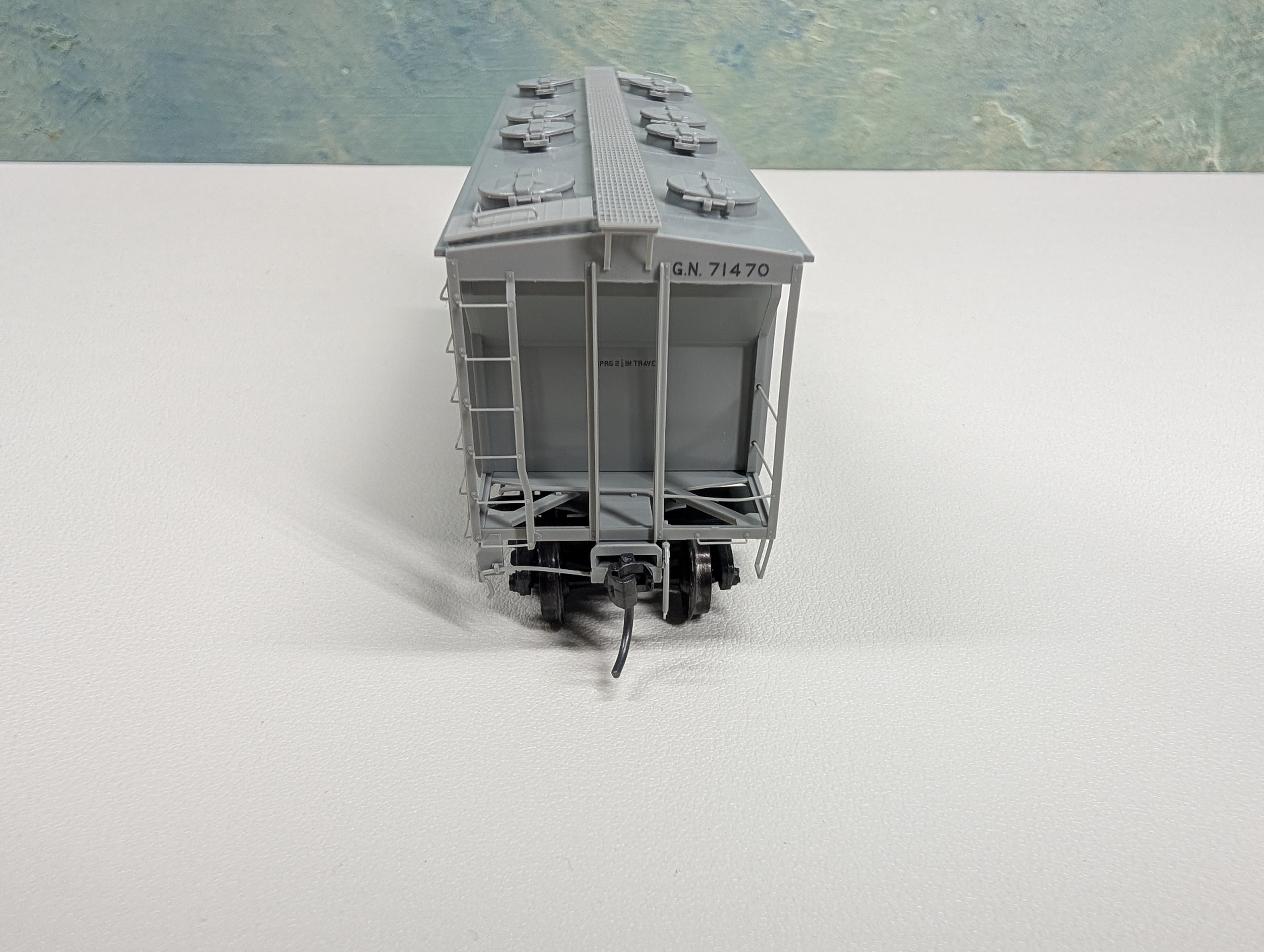 USED Kadee 8013 HO Scale 2-Bay PS-2 Covered Hopper Great Northern GN #71470