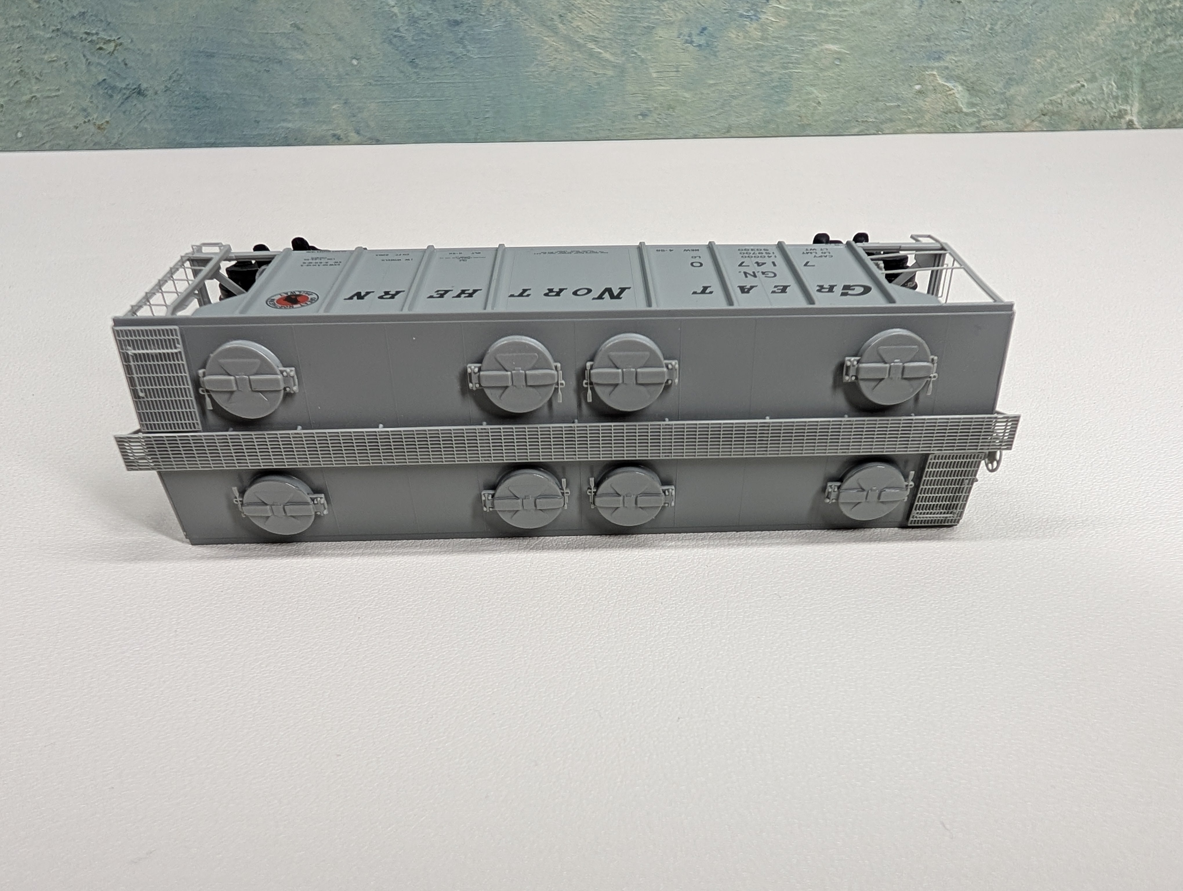 USED Kadee 8013 HO Scale 2-Bay PS-2 Covered Hopper Great Northern GN #71470