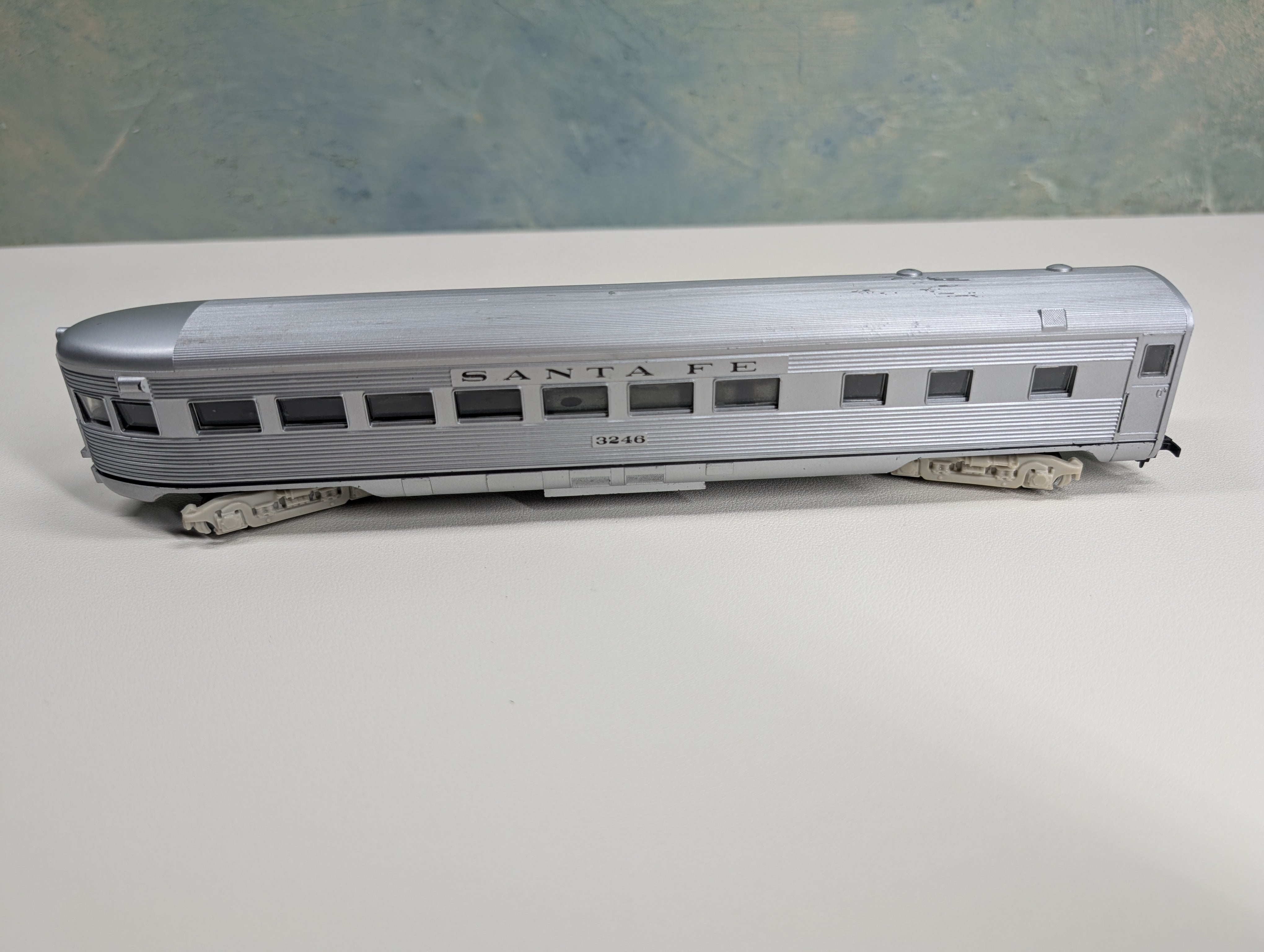 USED Athearn HO Scale Streamline Observation Passenger Car Santa Fe #3246