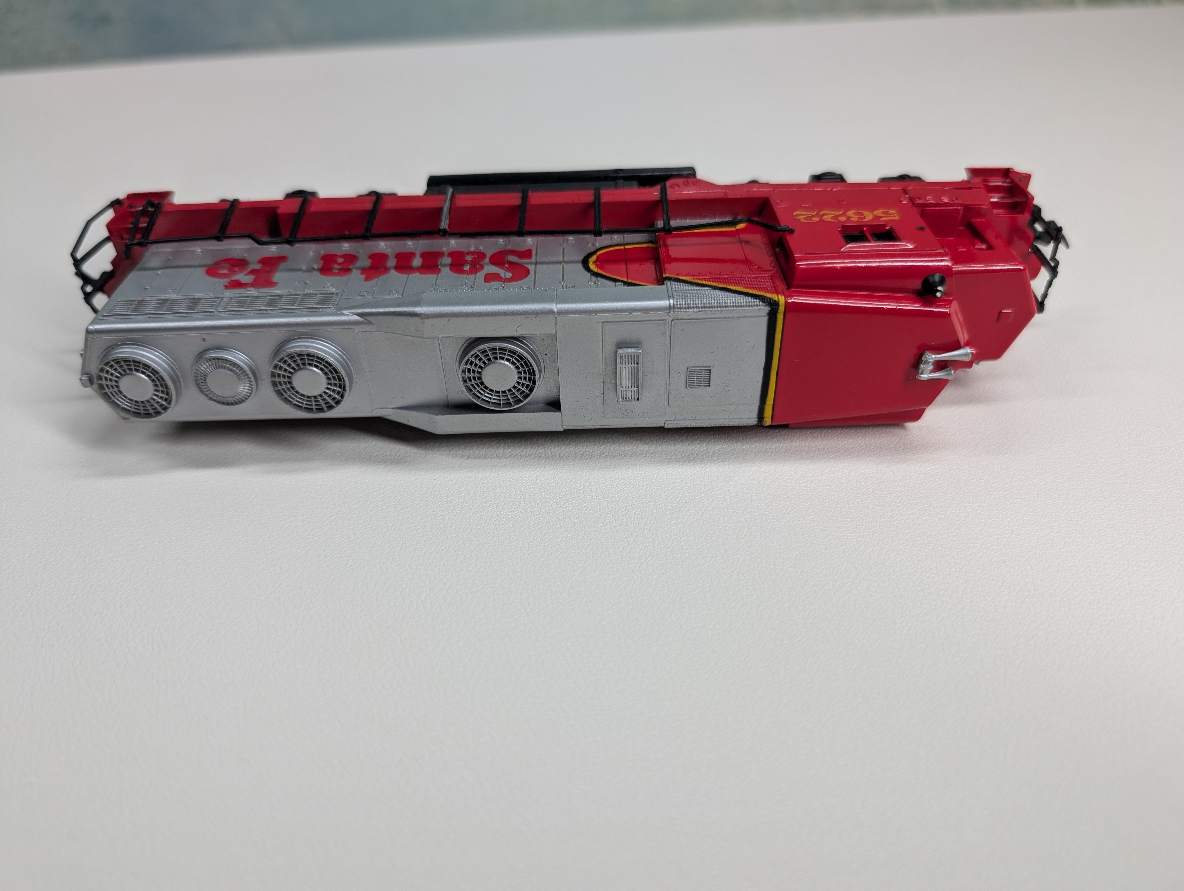 USED Bachmann HO Scale GP30 Diesel Locomotive Santa Fe #5622 Runs DC