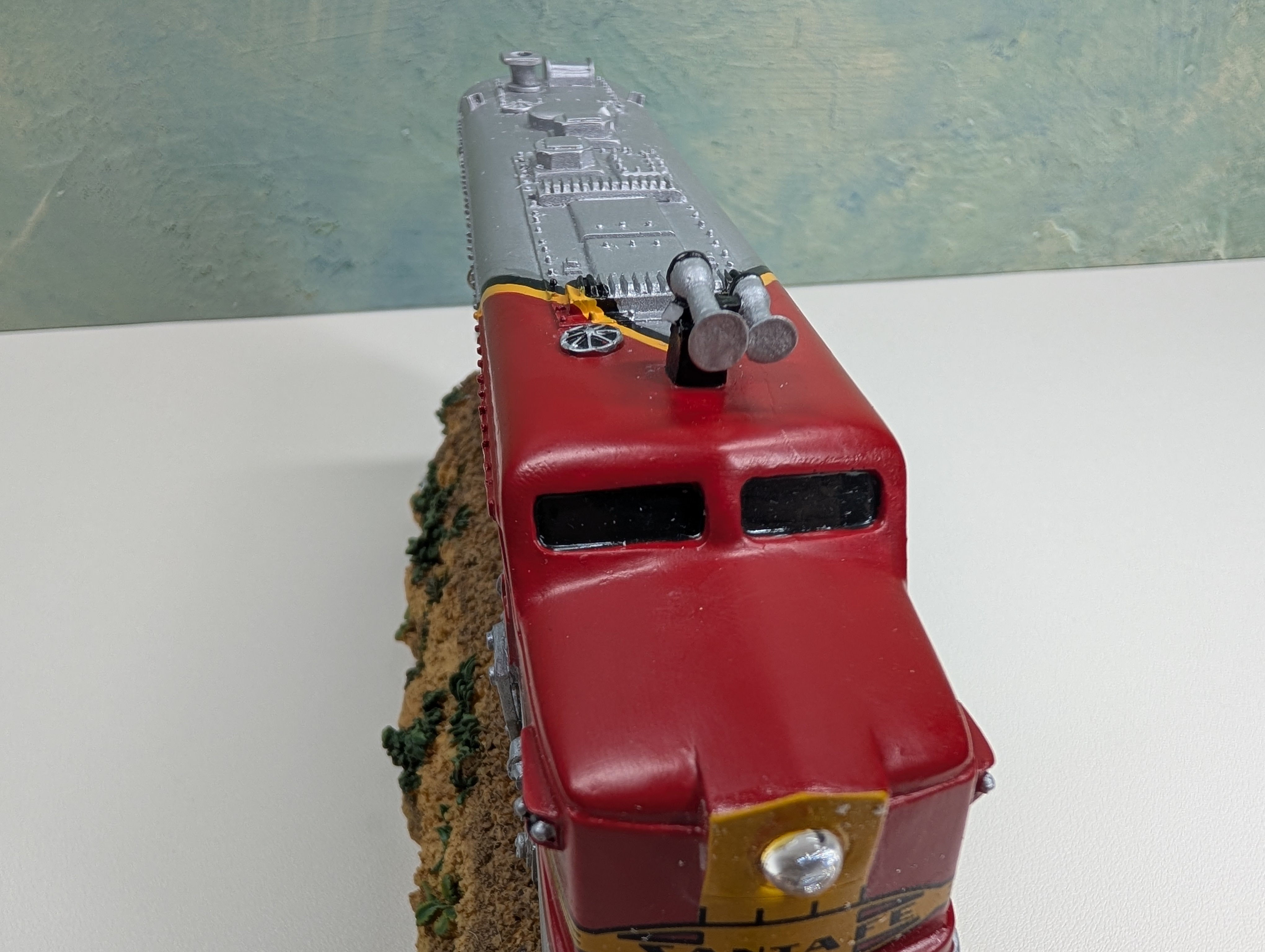 USED Lionel 227 Westland Giftware Santa Fe Diesel Locomotive Display