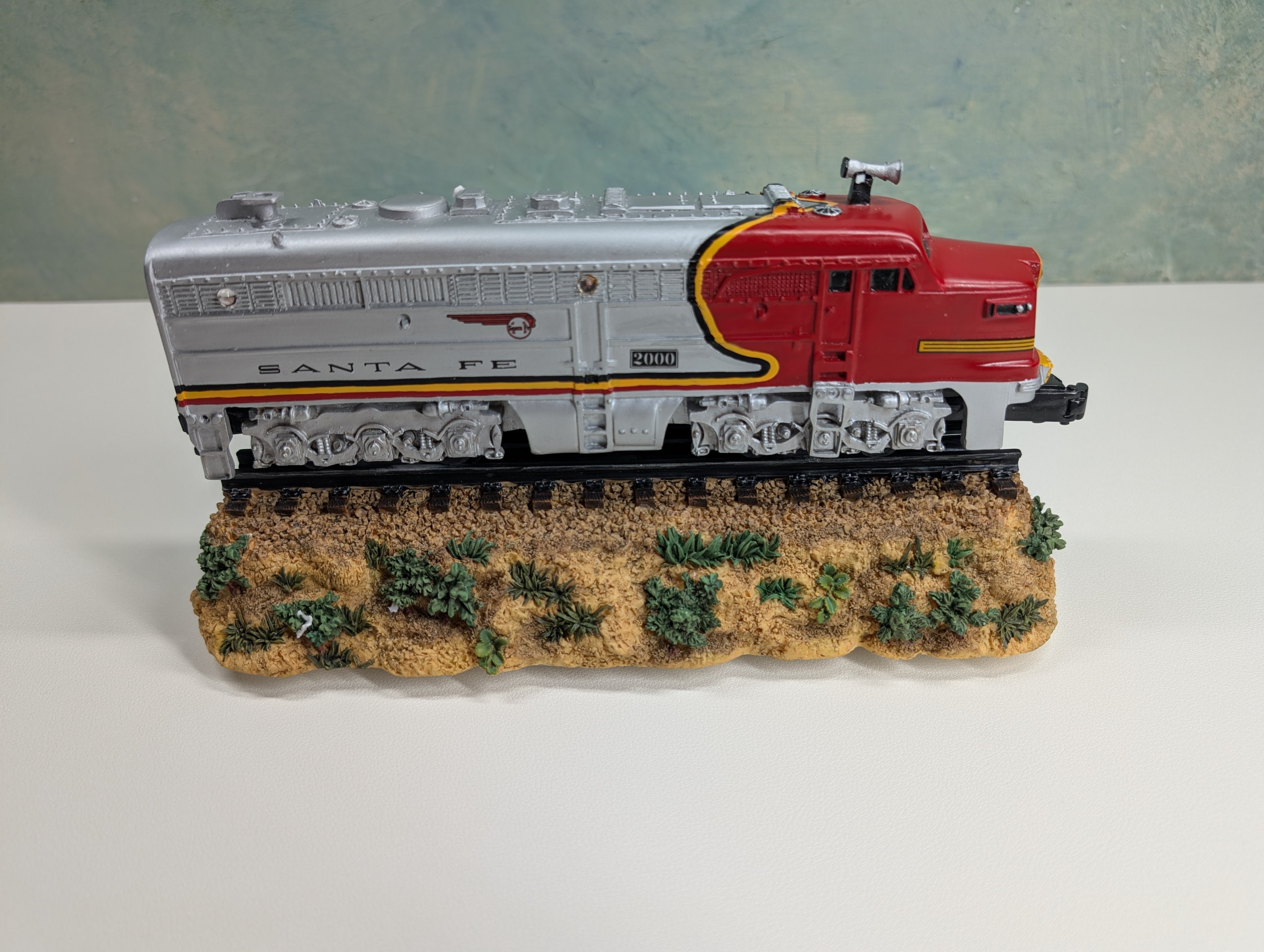USED Lionel 227 Westland Giftware Santa Fe Diesel Locomotive Display