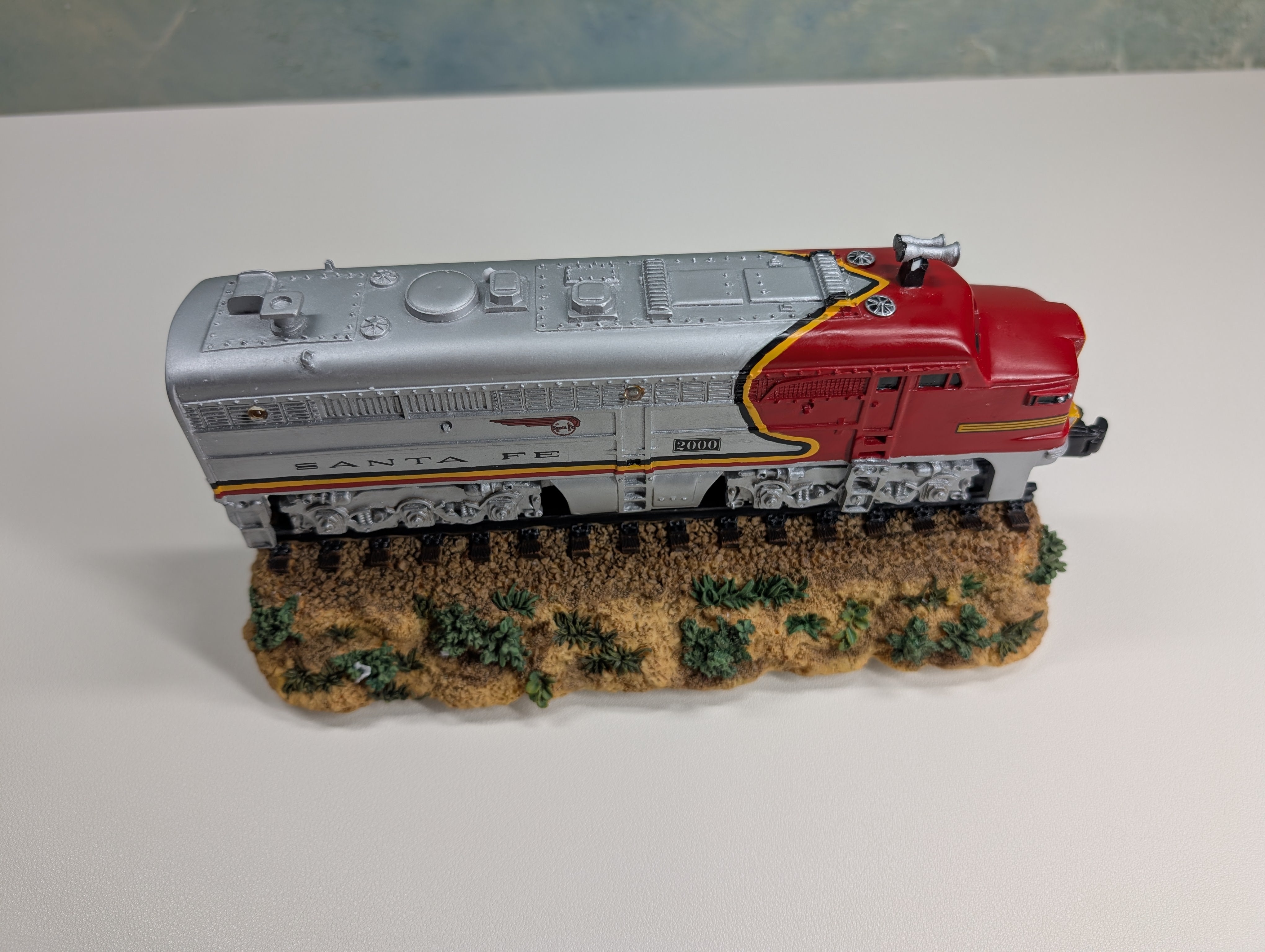 USED Lionel 227 Westland Giftware Santa Fe Diesel Locomotive Display