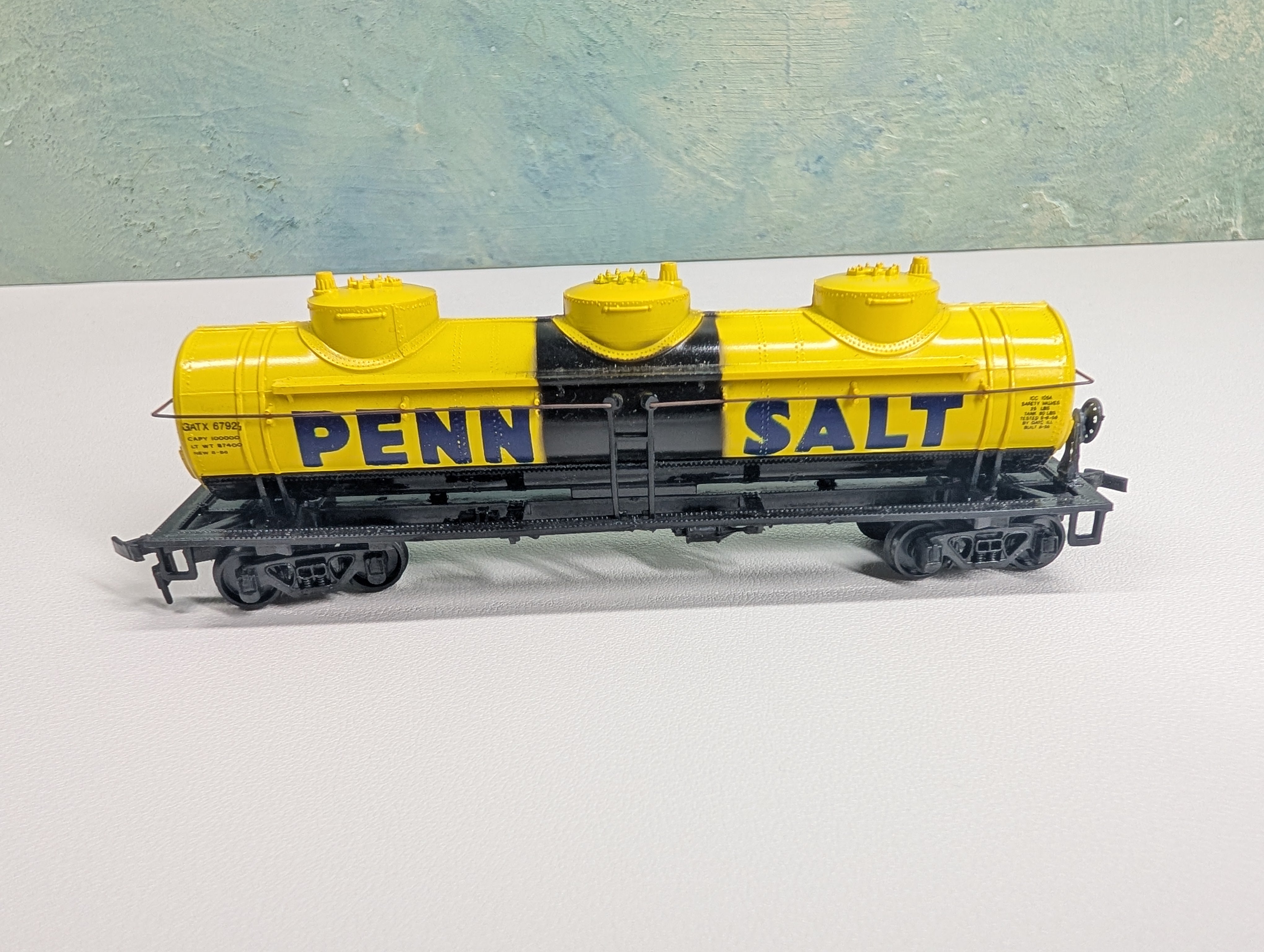 USED Bachmann HO Scale Triple Dome Tank Car Penn Salt GATX #67925