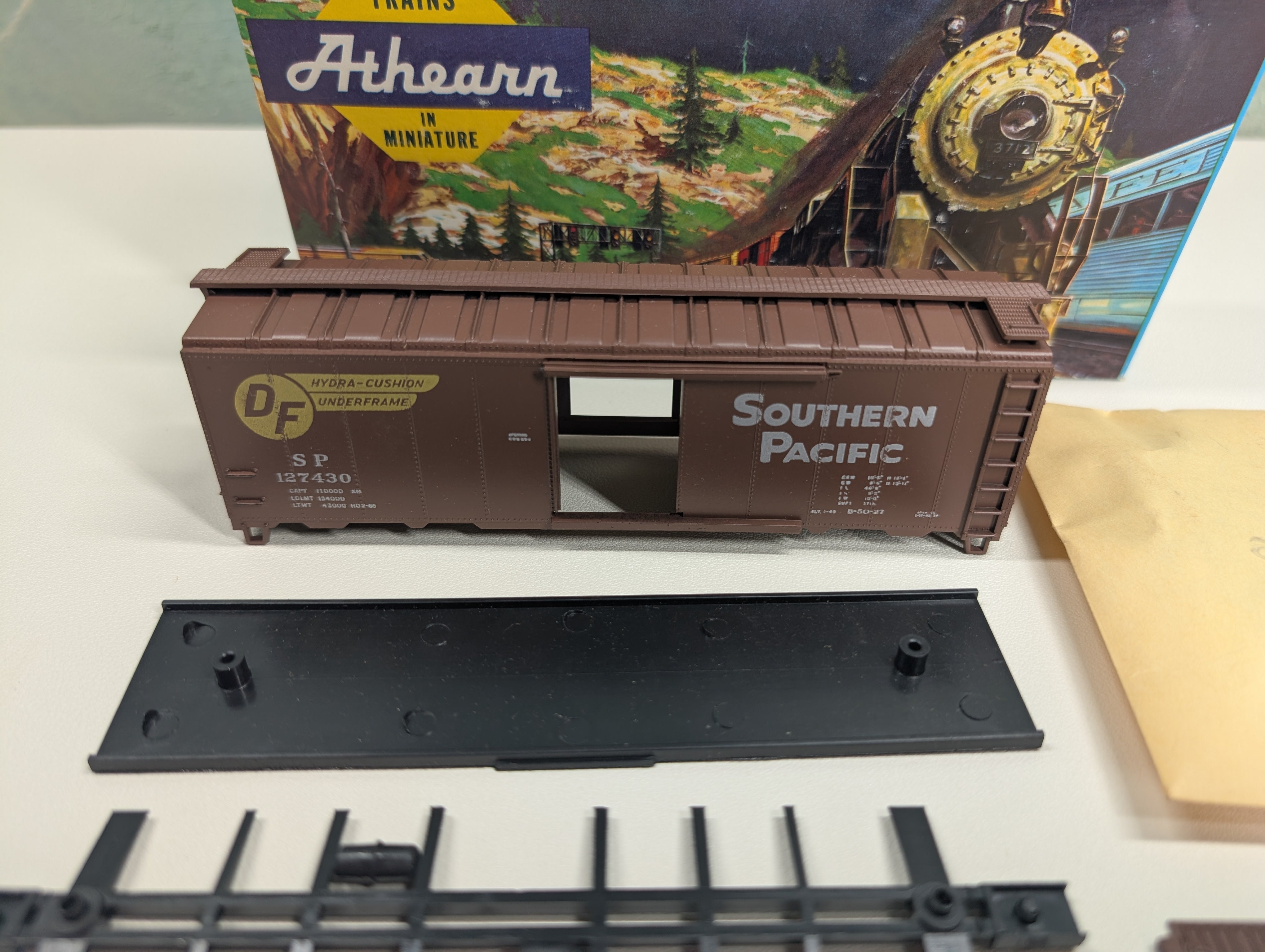 USED Athearn 1205 HO Scale 40' Box Car Southern Pacific SP #127430 KIT