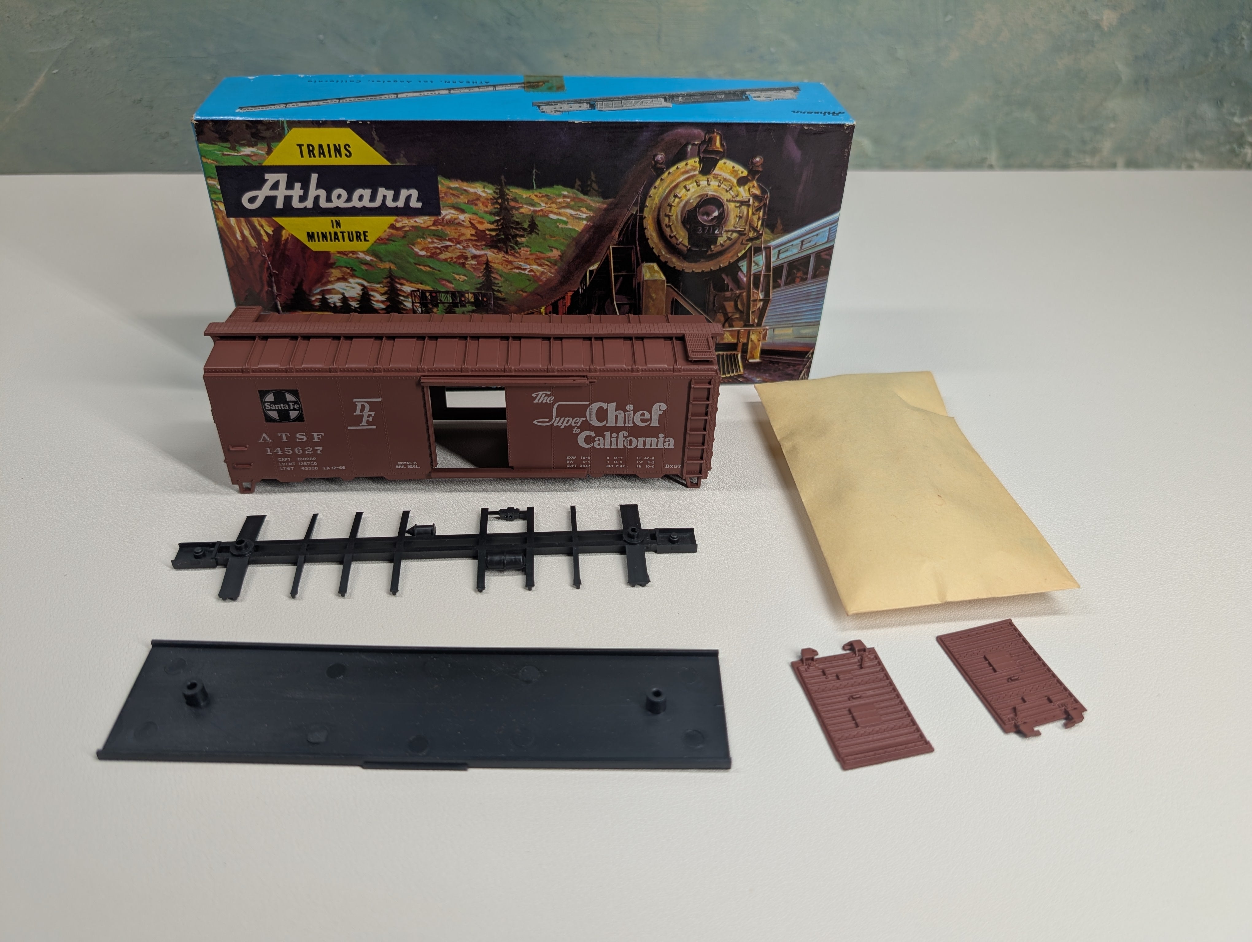 USED Athearn 5017 HO Scale 40' Box Car Santa Fe ATSF #145627 KIT