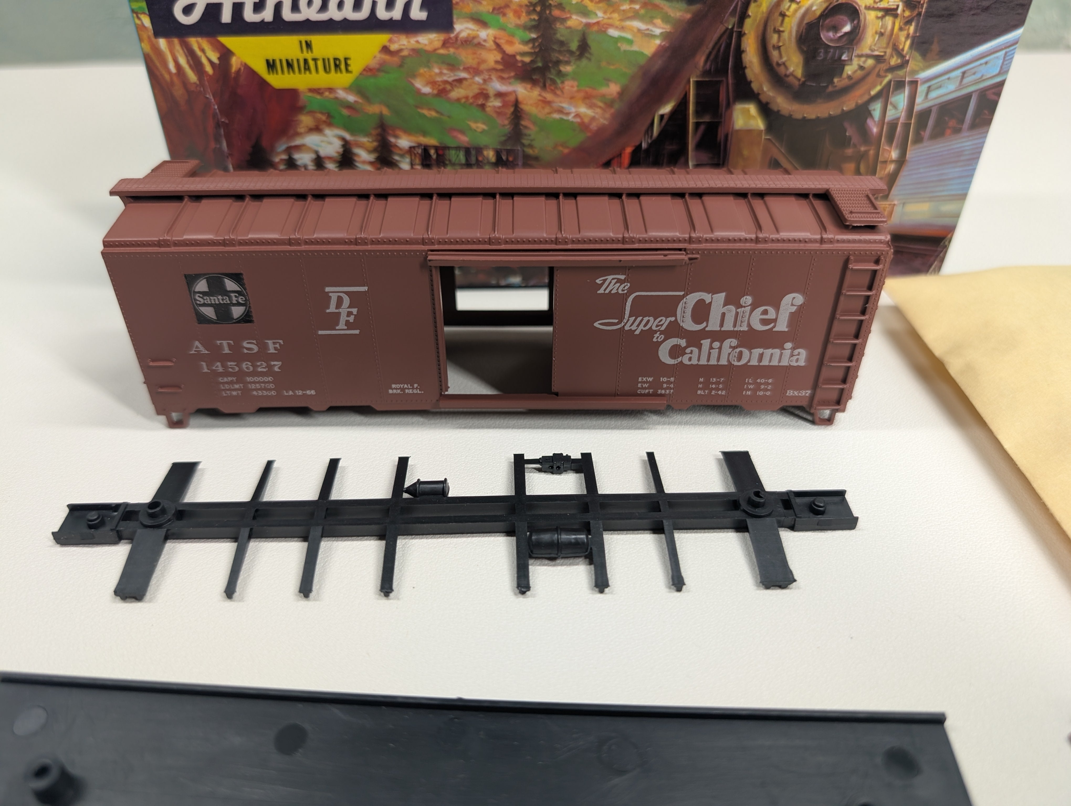 USED Athearn 5017 HO Scale 40' Box Car Santa Fe ATSF #145627 KIT