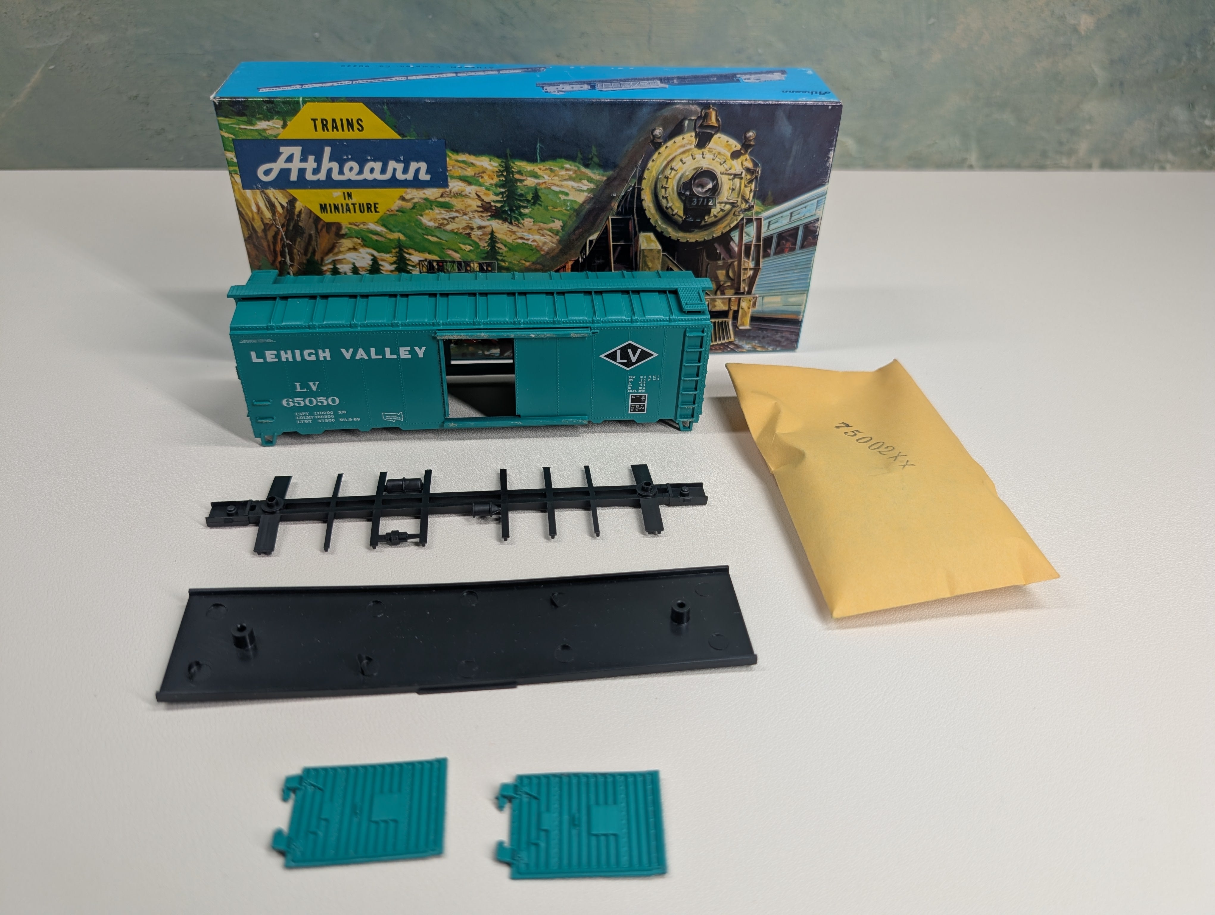 USED Athearn #161 HO Scale 40' Box Car Lehigh Valley LV #65050 Rail Runner KIT