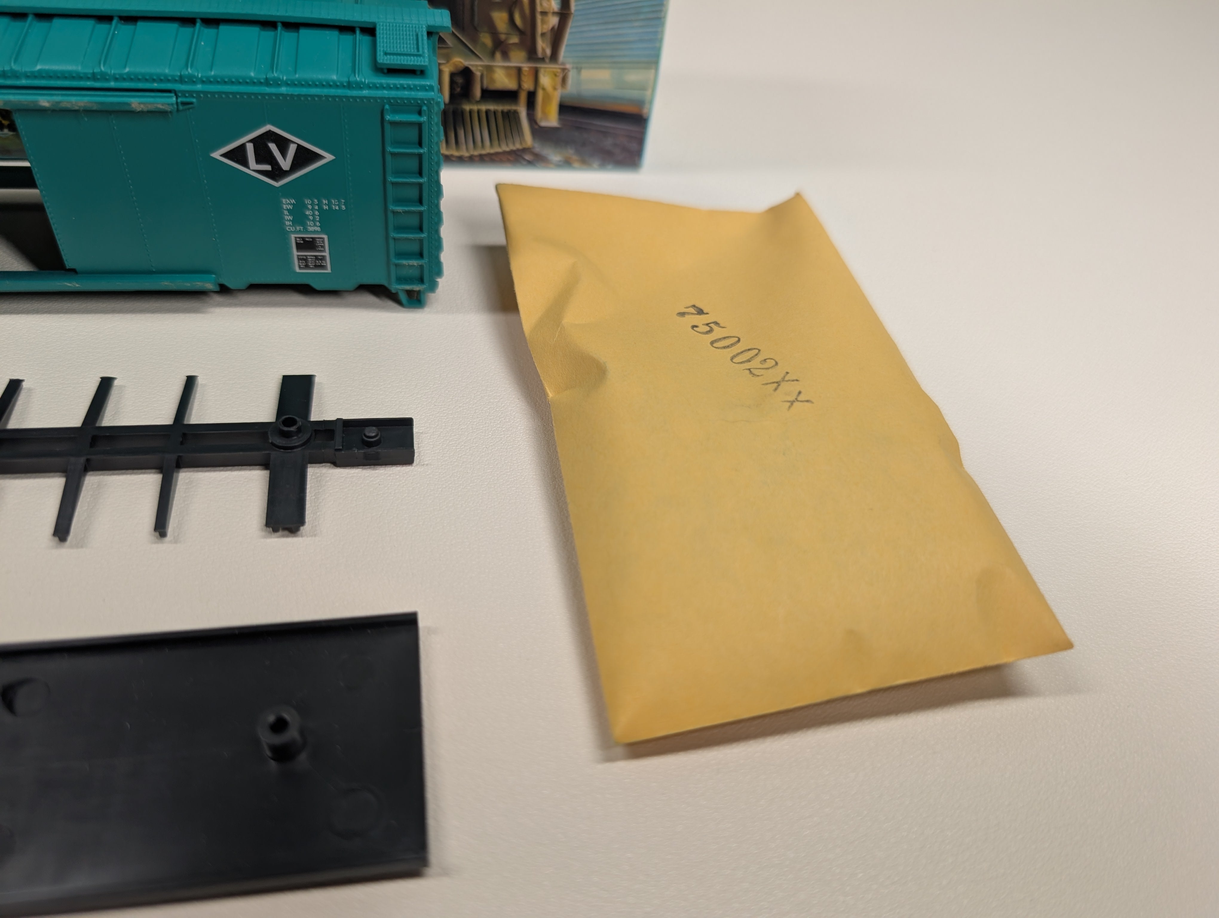 USED Athearn #161 HO Scale 40' Box Car Lehigh Valley LV #65050 Rail Runner KIT