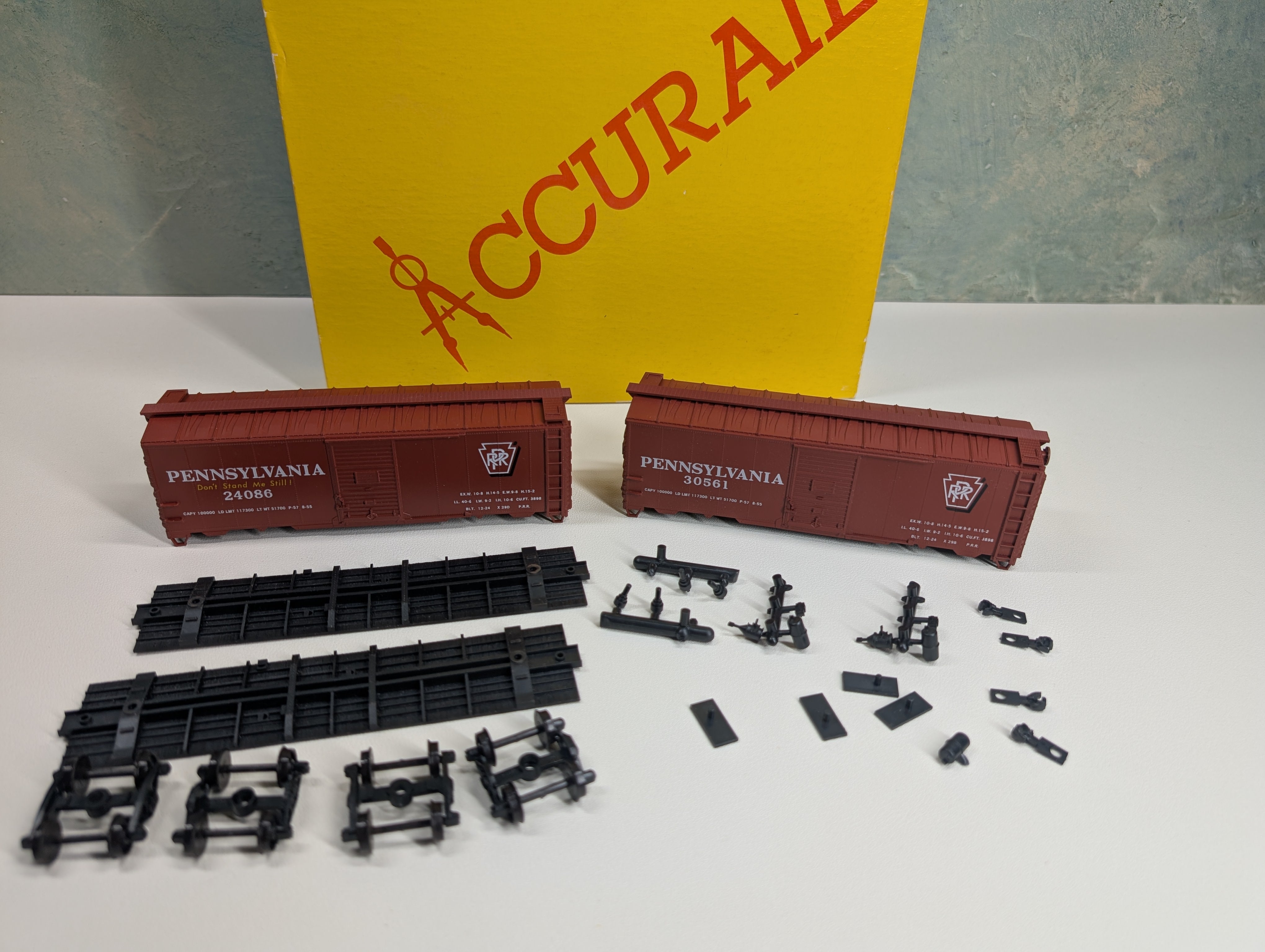USED Accurail HO Scale 40' AAR Box Cars Pennsylvania #24086 & 30561 KIT (2 pcs)