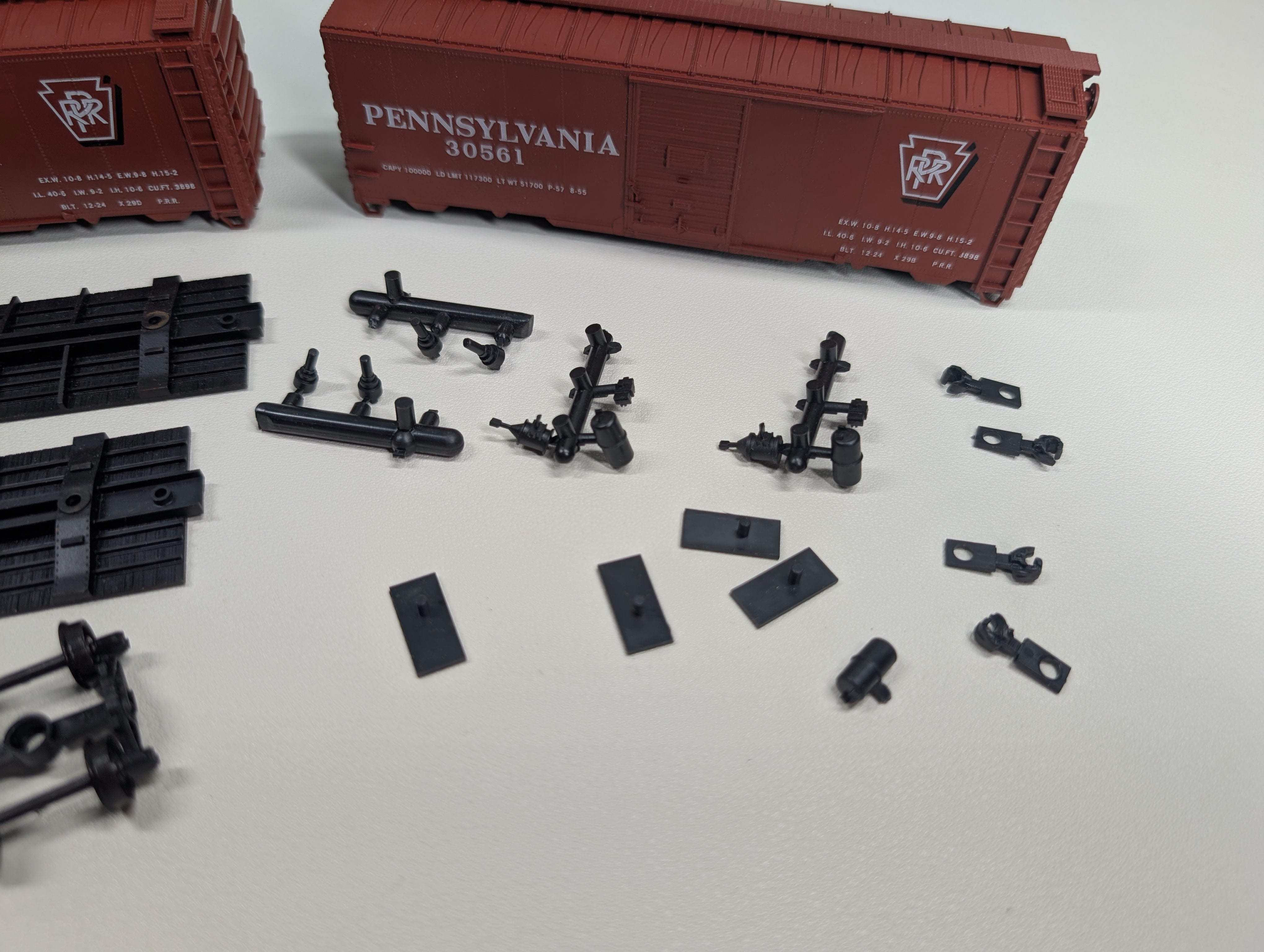 USED Accurail HO Scale 40' AAR Box Cars Pennsylvania #24086 & 30561 KIT (2 pcs)