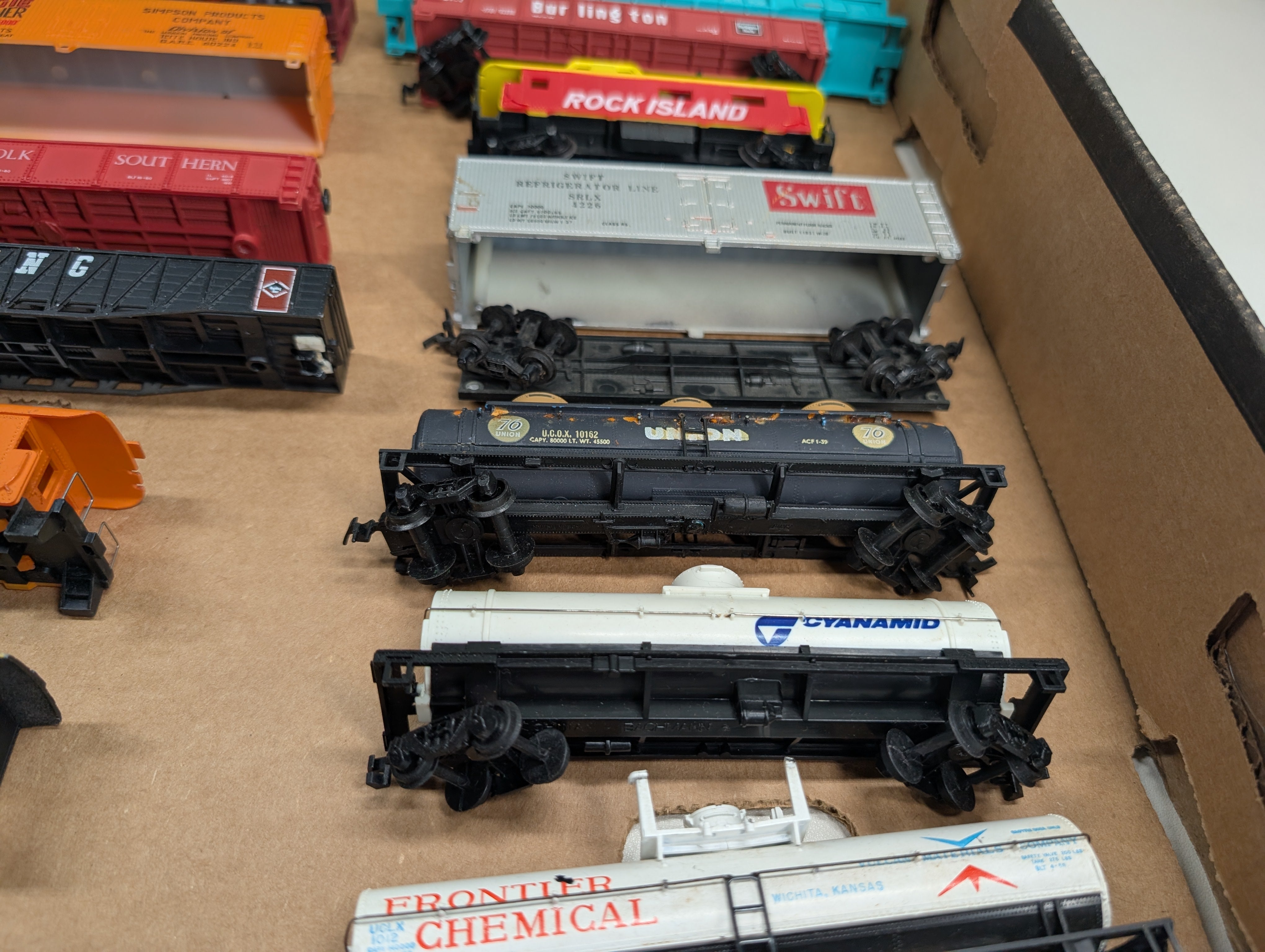 USED HO Scale Lot of Rough Freight Cars, Cabooses, Tank Cars for Parts/Repairs