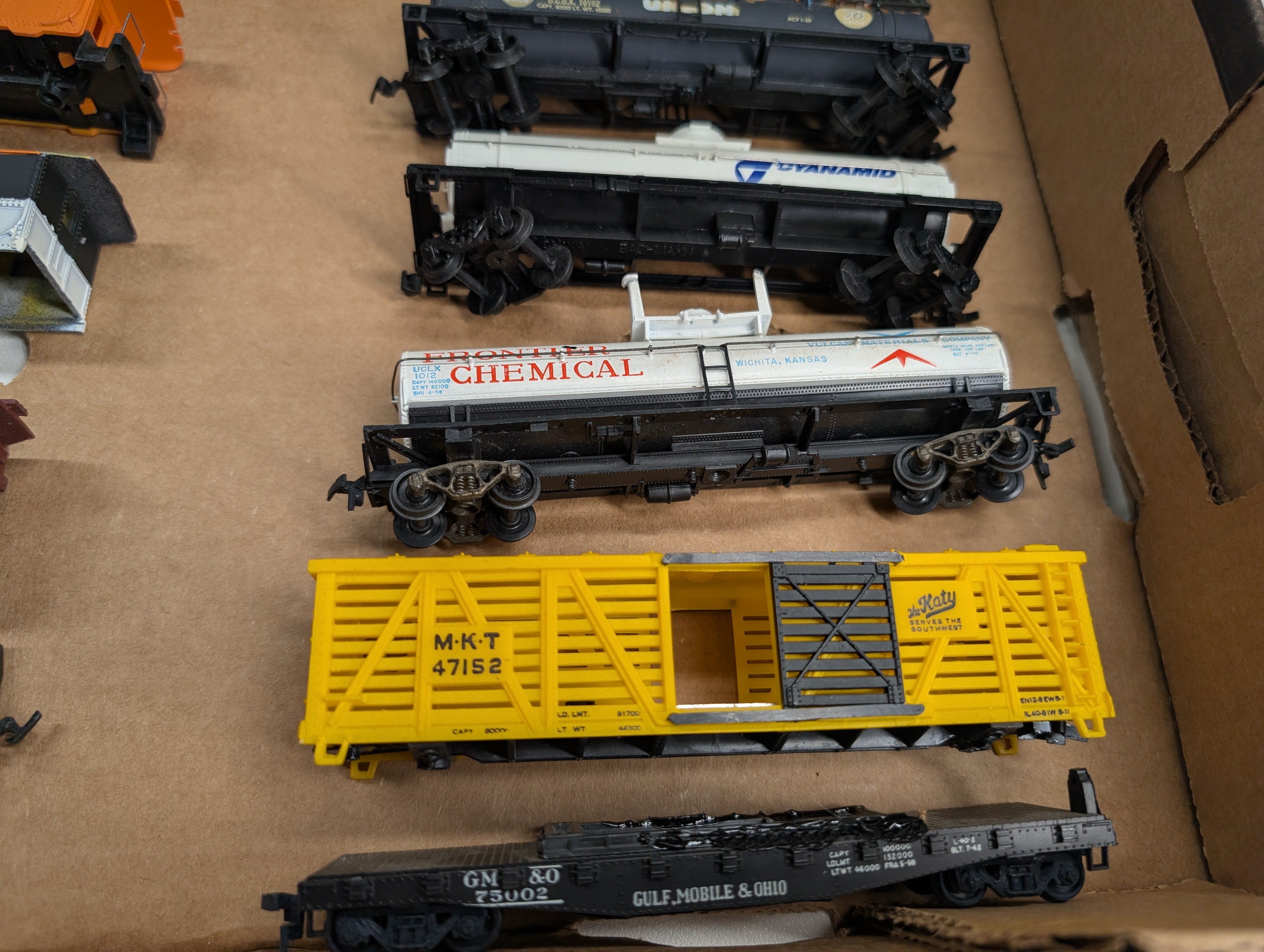 USED HO Scale Lot of Rough Freight Cars, Cabooses, Tank Cars for Parts/Repairs