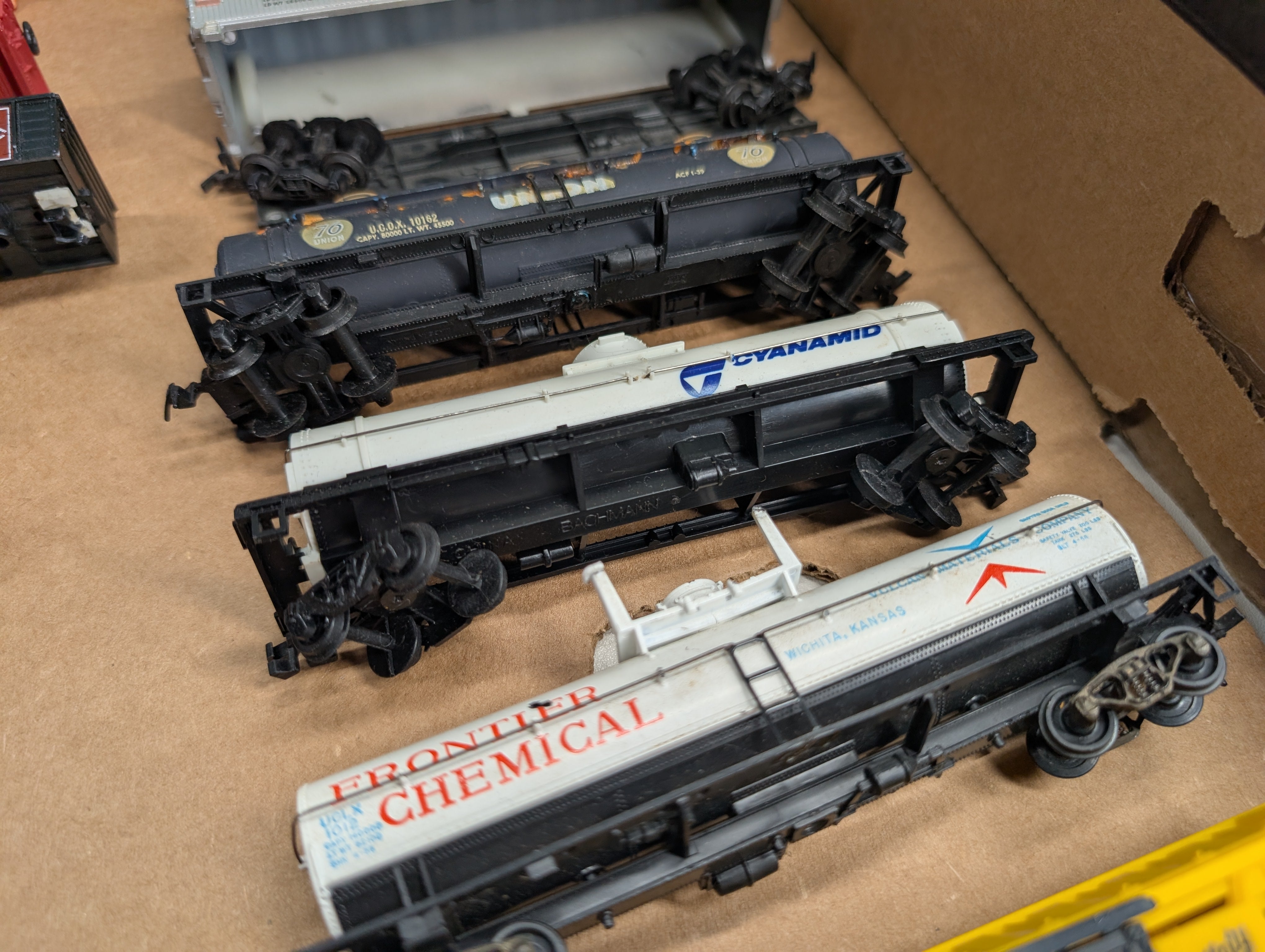 USED HO Scale Lot of Rough Freight Cars, Cabooses, Tank Cars for Parts/Repairs