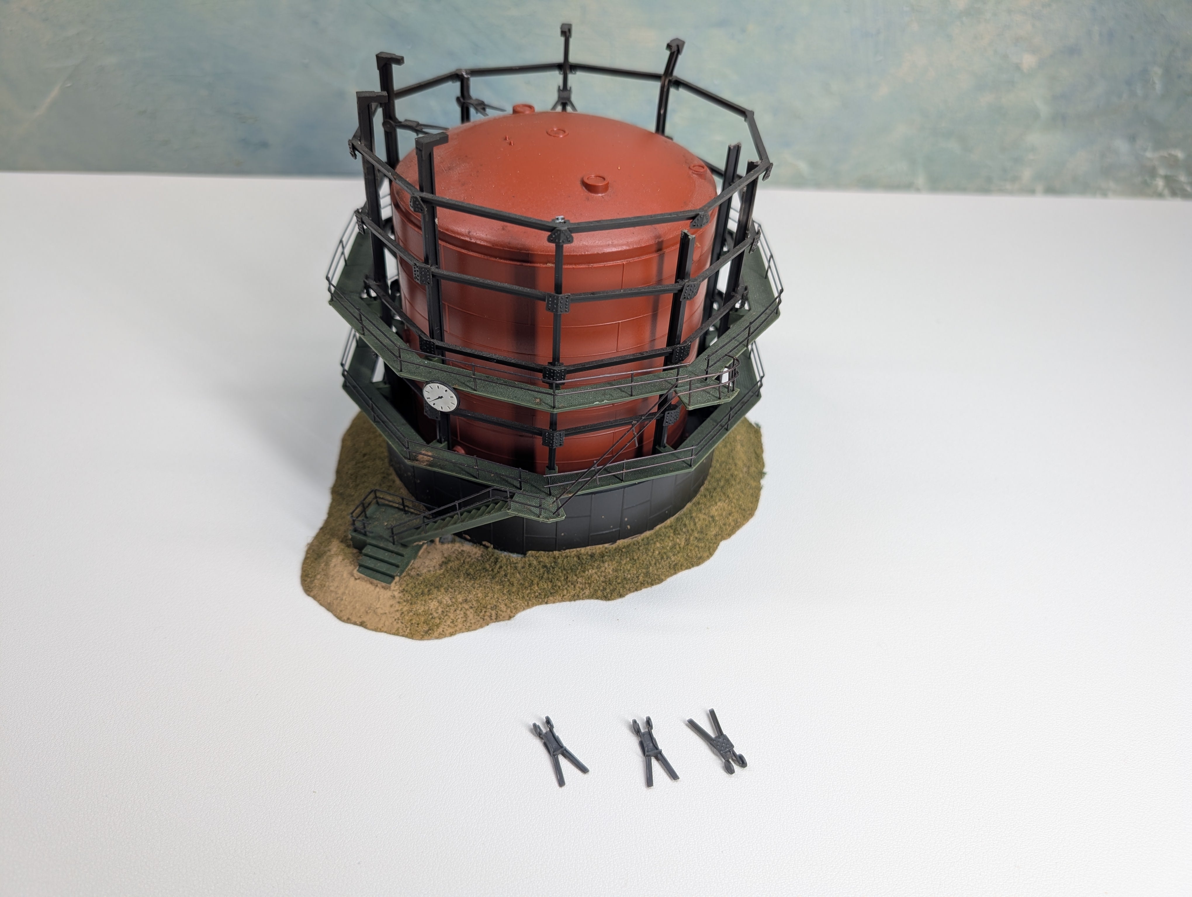 USED Vollmer #5725/1 HO Scale Gaskessel Gasometer, Gas Terminal, Fueling Station