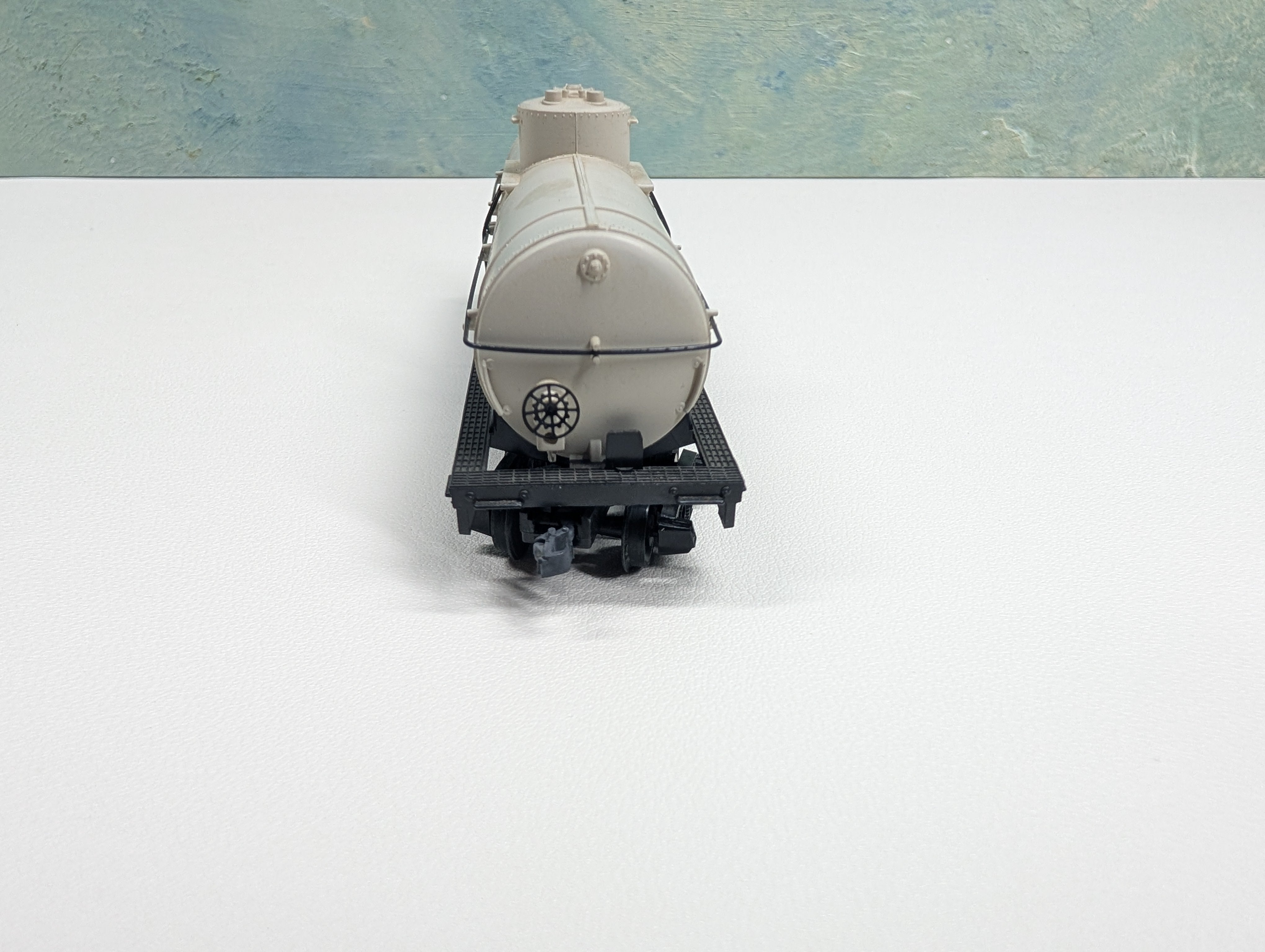 USED HO Scale Single Dome Tank Car Diamond Chemicals #74424