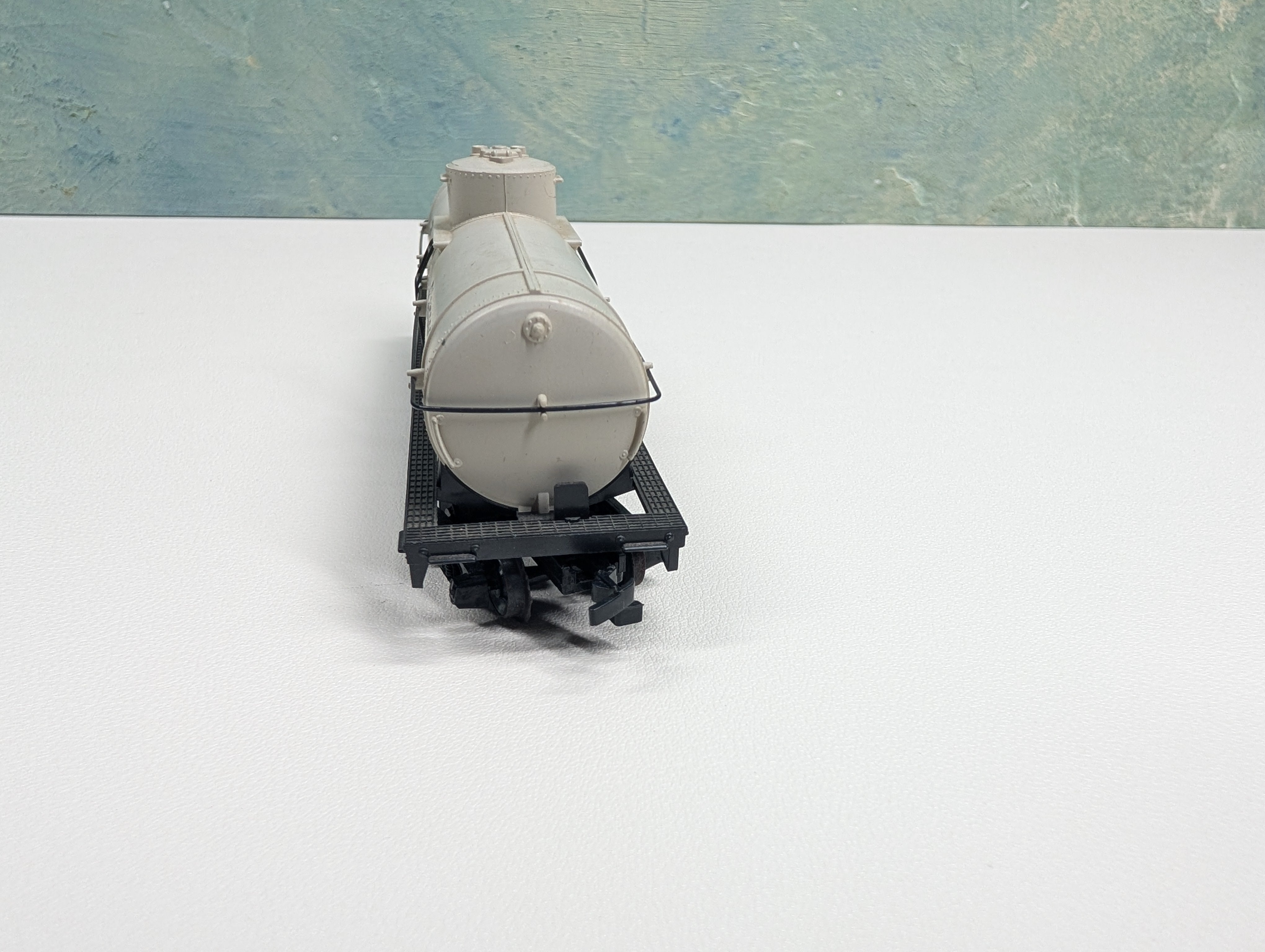 USED HO Scale Single Dome Tank Car Diamond Chemicals #74424