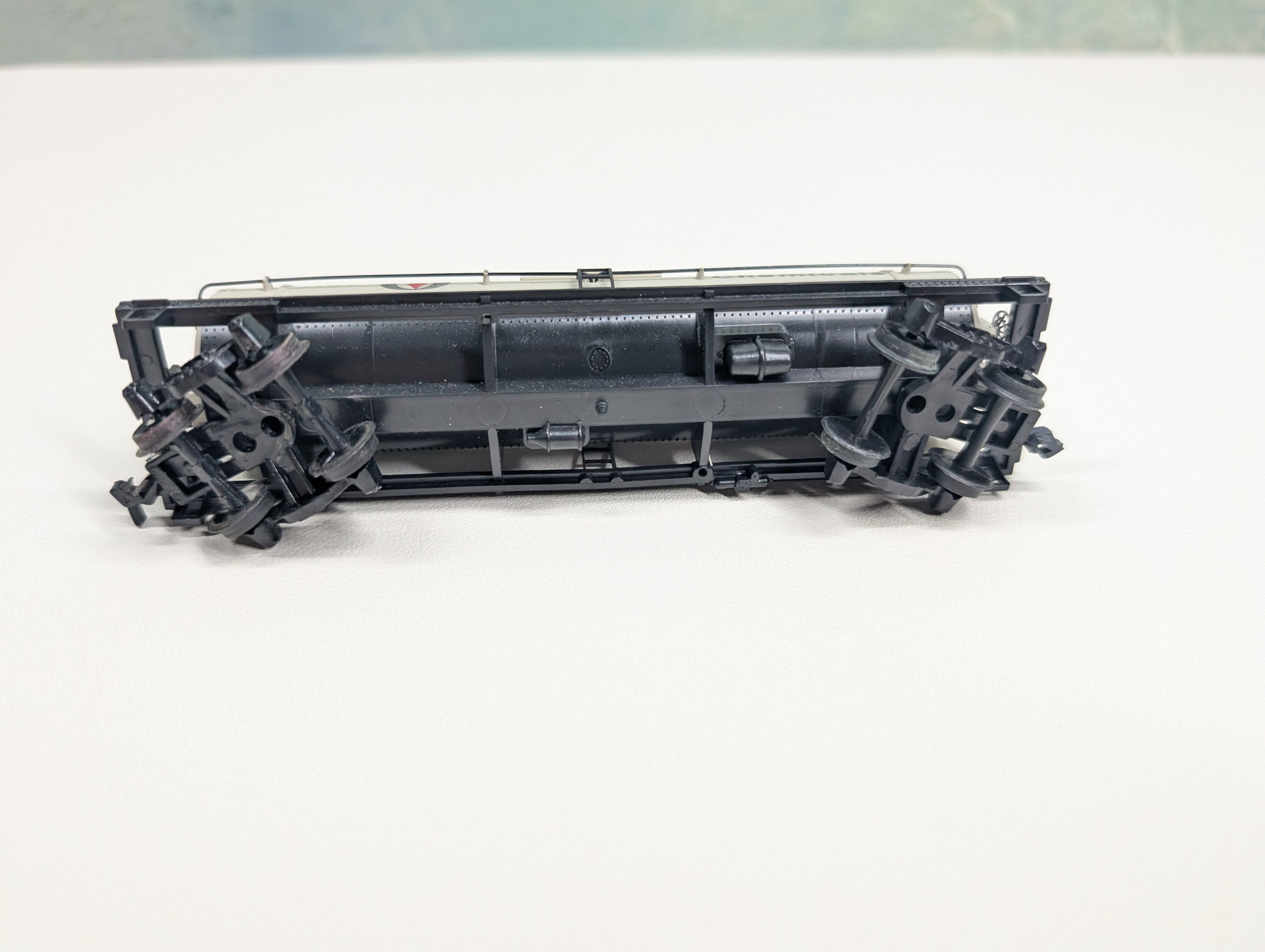 USED HO Scale Single Dome Tank Car Diamond Chemicals #74424