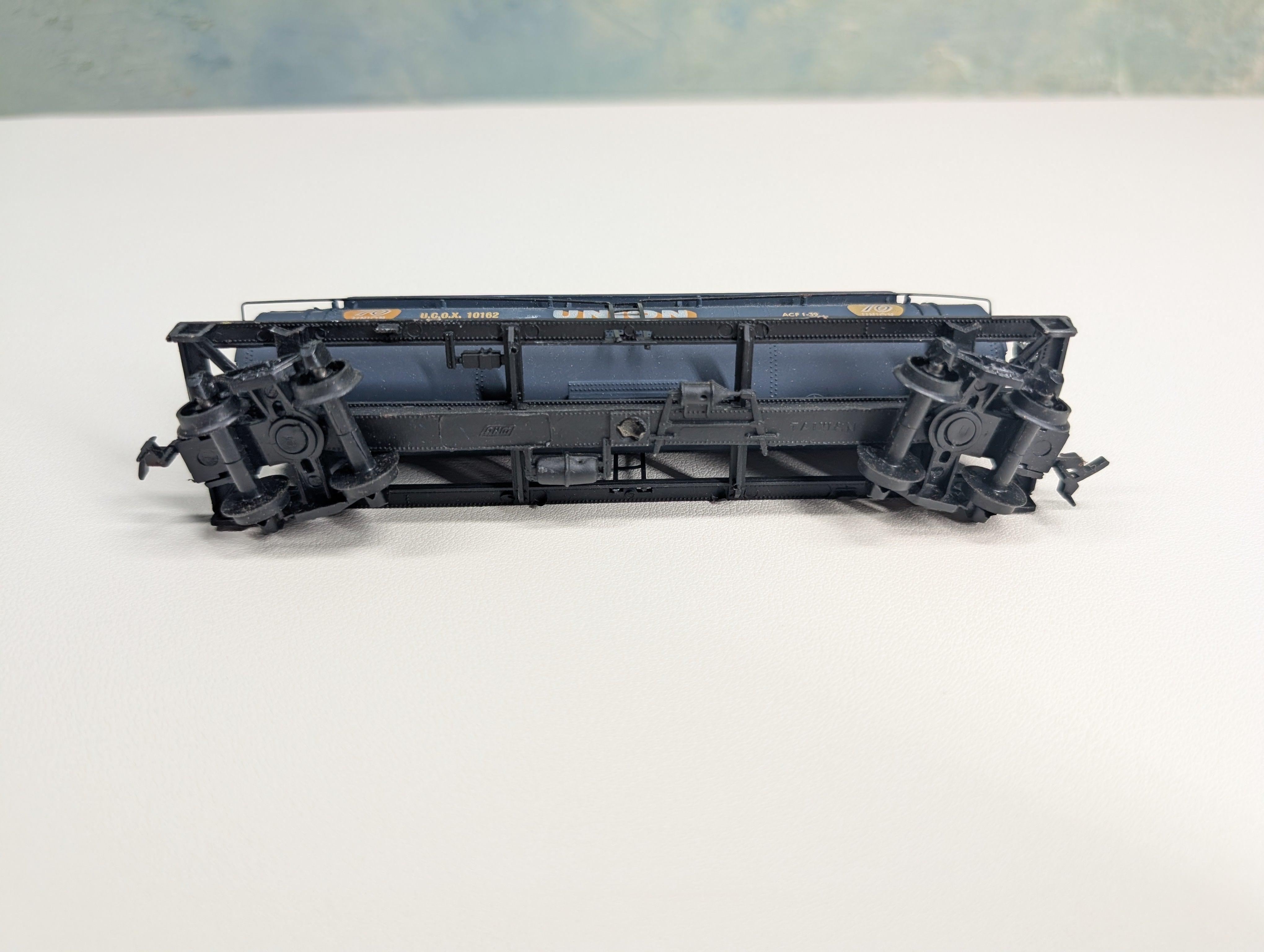 USED AHM HO Scale Triple Dome Tank Car Union 76 UCOX #10162