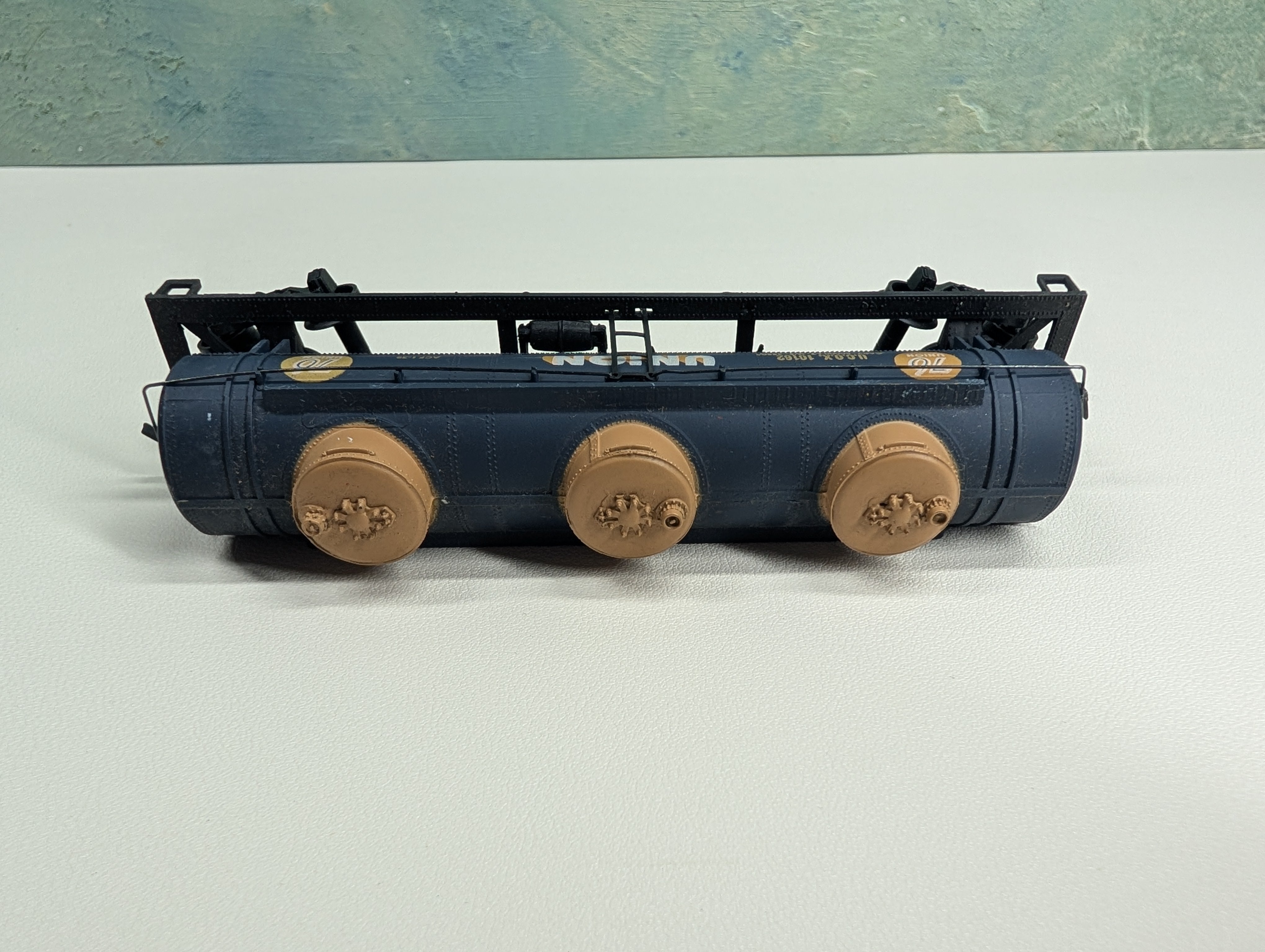 USED AHM HO Scale Triple Dome Tank Car Union 76 UCOX #10162