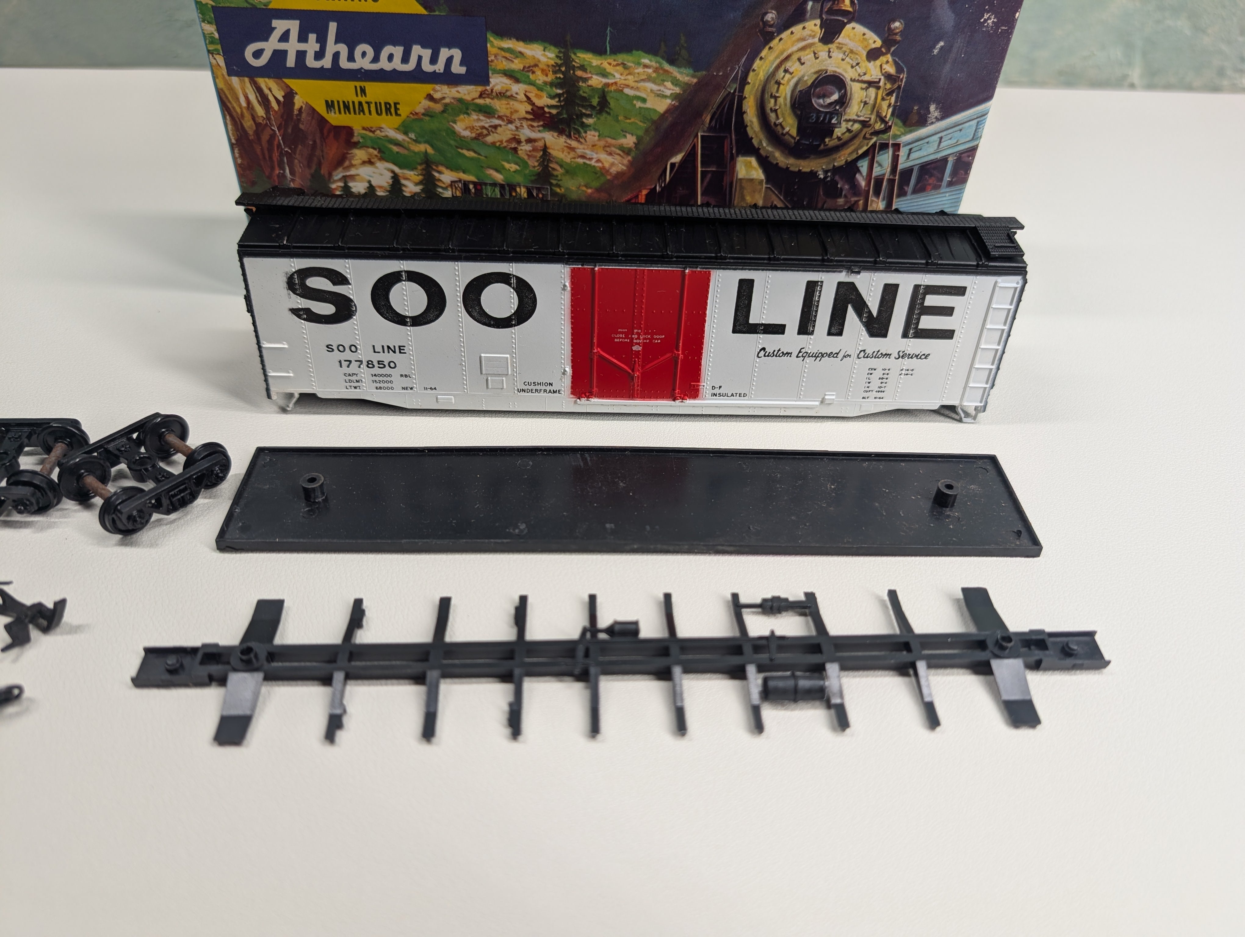 USED Athearn HO Scale 50' Plug Door Box Car SOO Line #177850 KIT